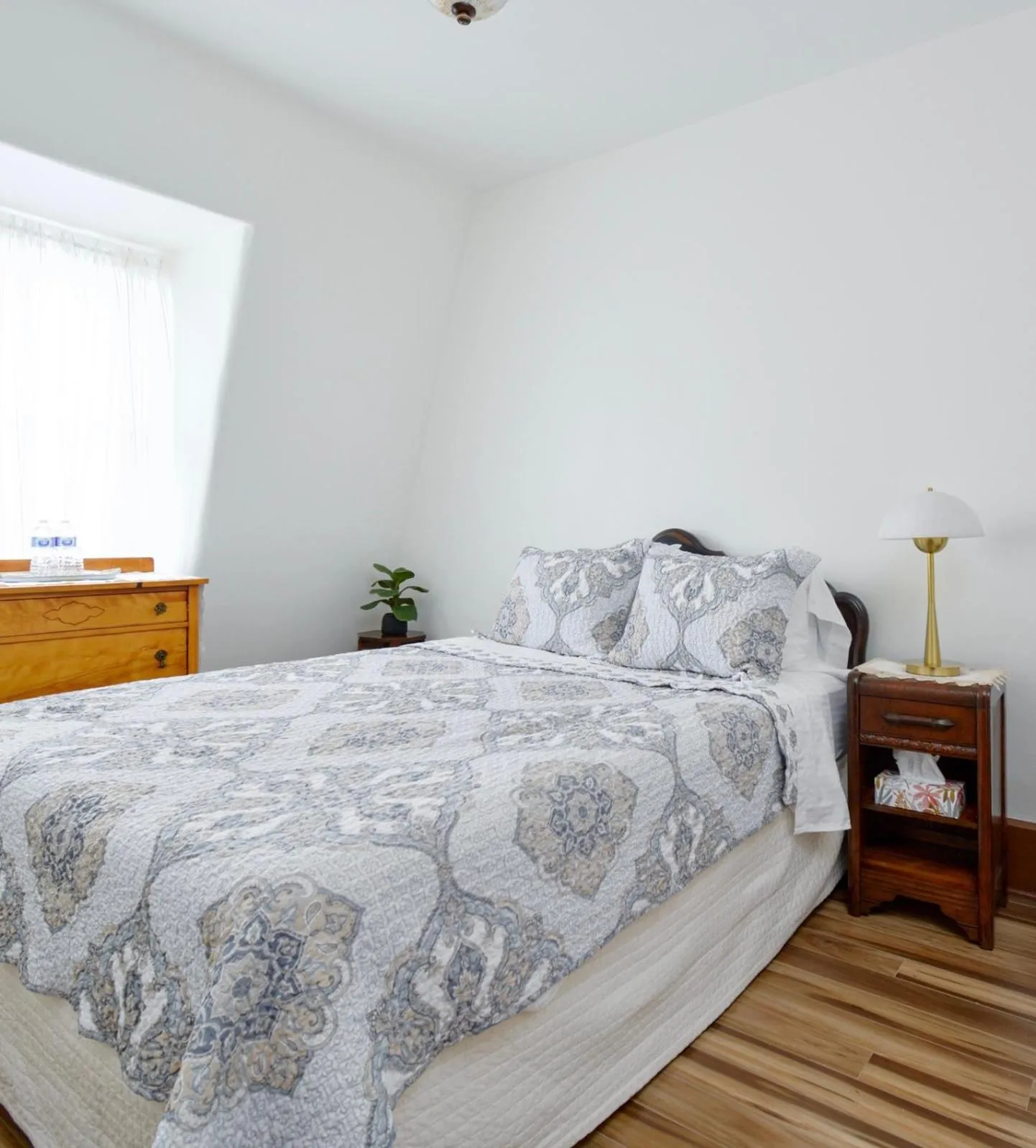 Bedroom, Bed in Royal Hotel Sydney