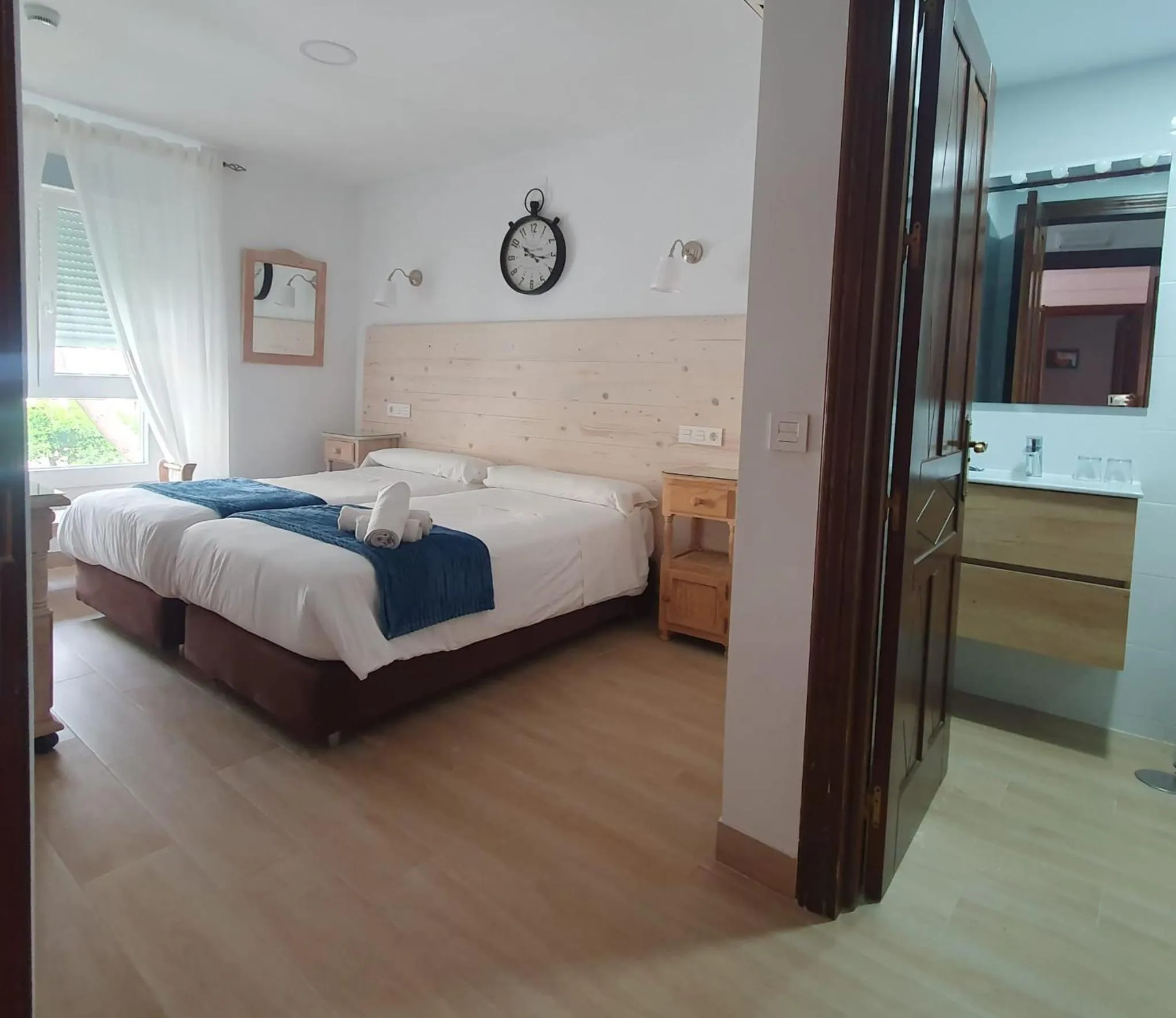 Photo of the whole room, Bed in El Nogal Home