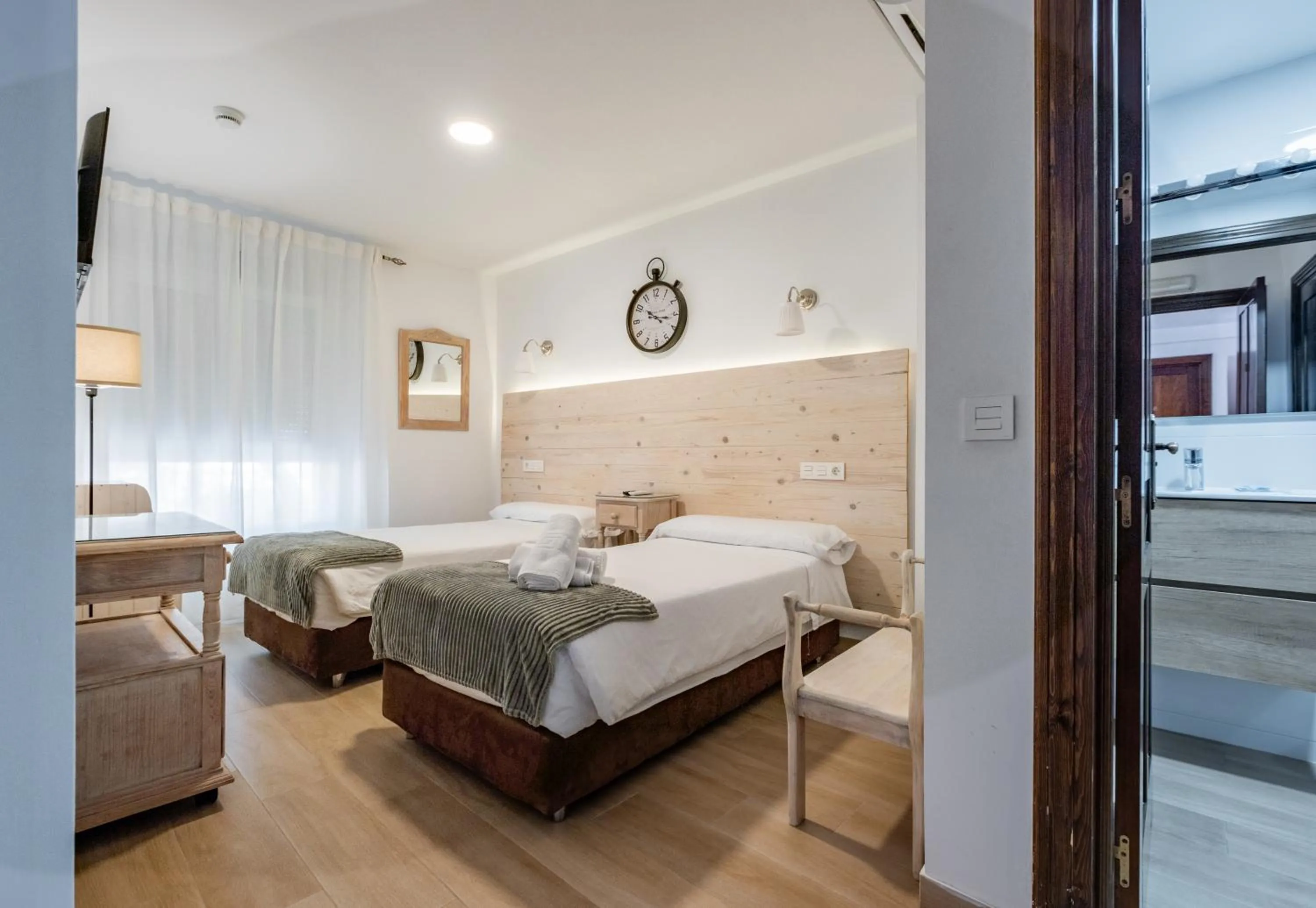 Photo of the whole room, Bed in El Nogal Home