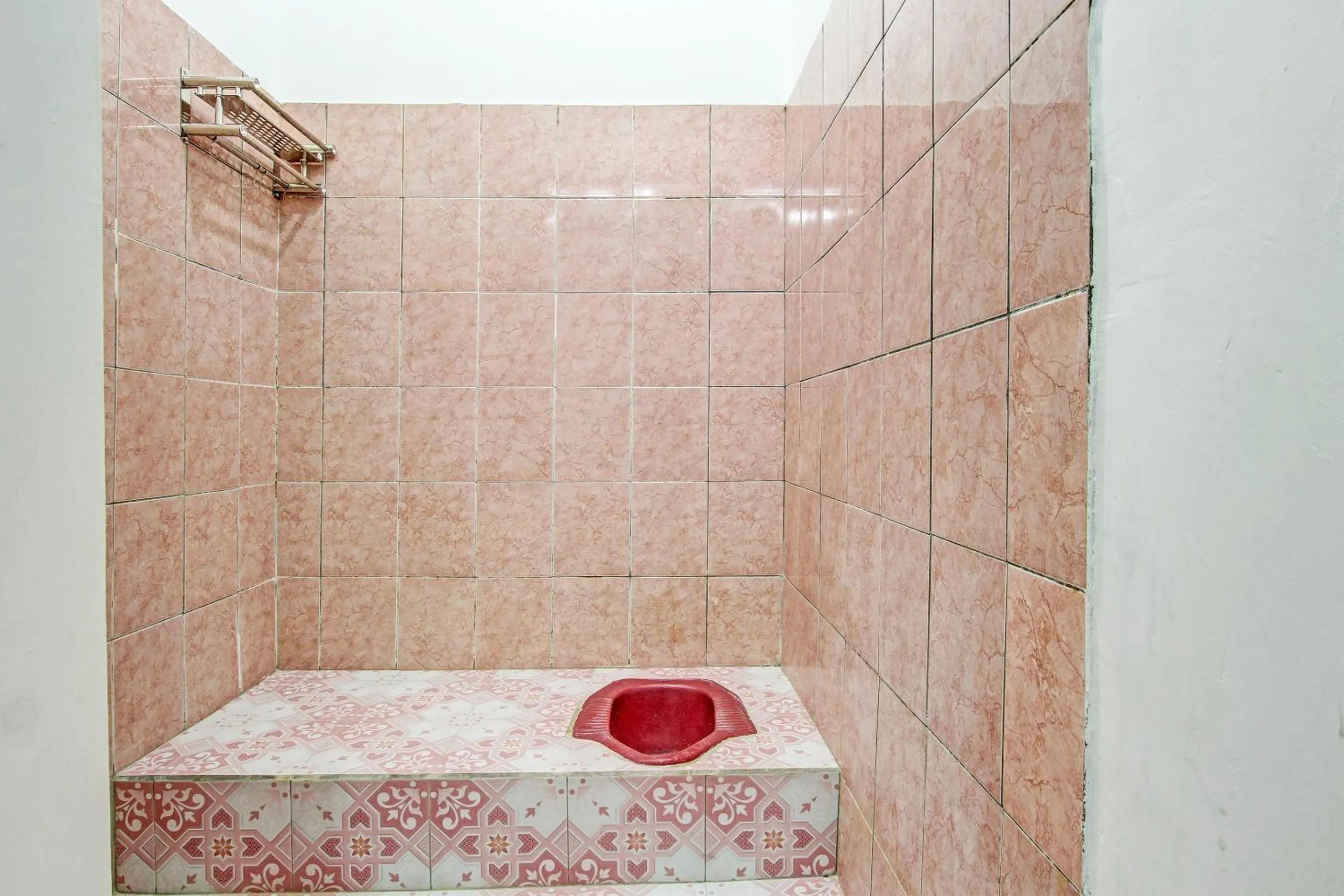 Bathroom in Hotel O Guest House Mustika Syariah Near alun alun kota purwokerto