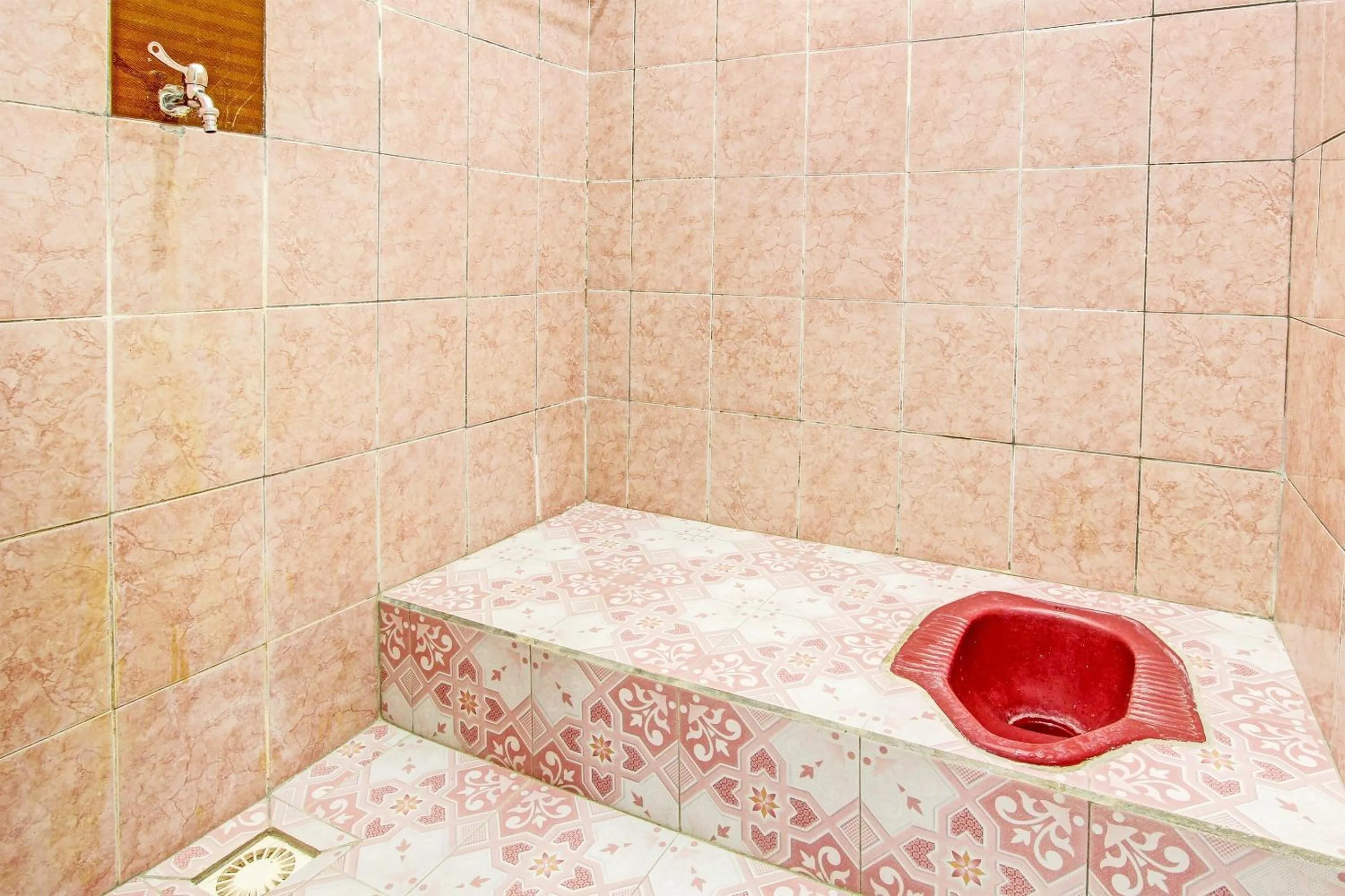 Bathroom in Hotel O Guest House Mustika Syariah Near alun alun kota purwokerto