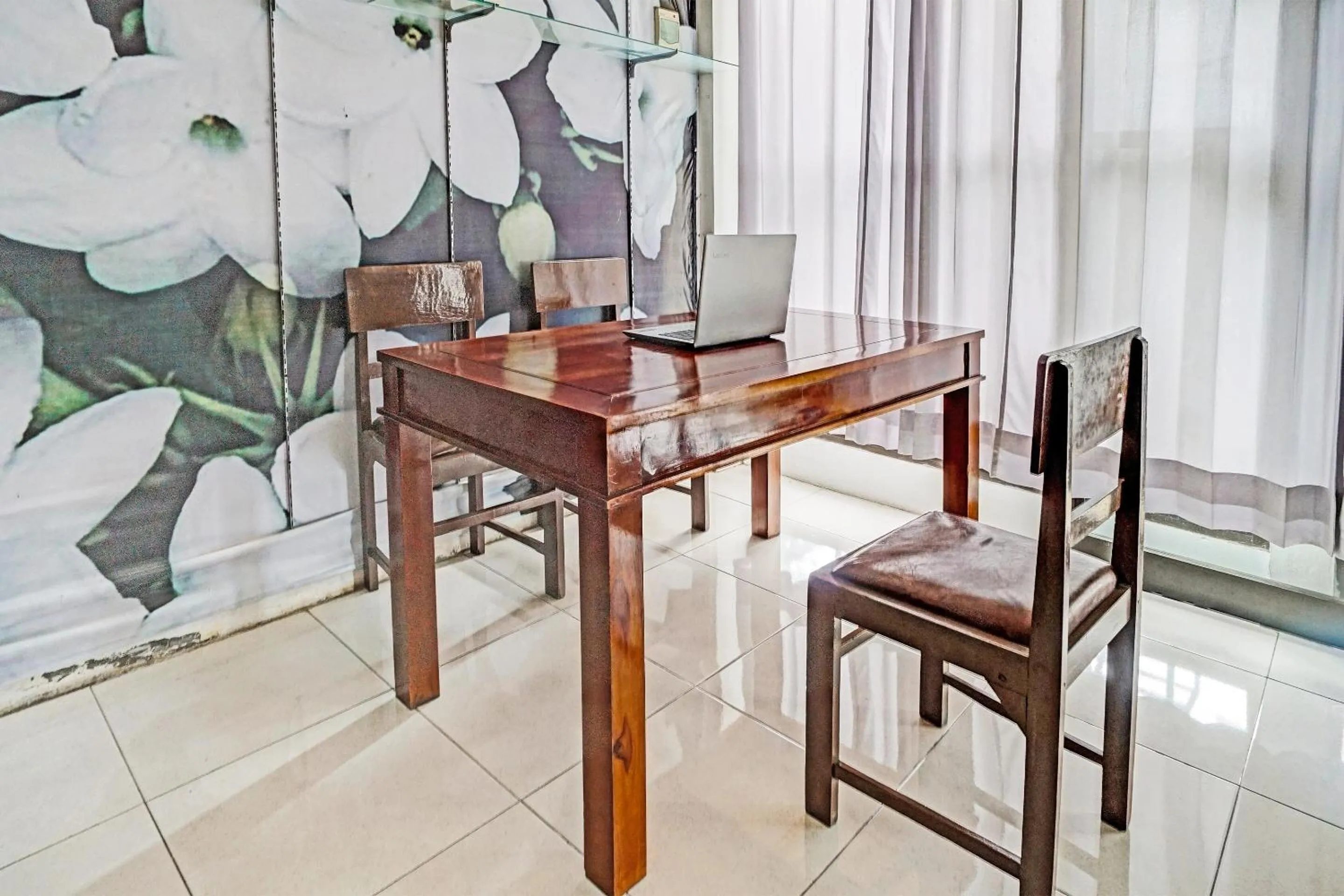 Lobby or reception in Hotel O Noril Haromain Homestay Syariah