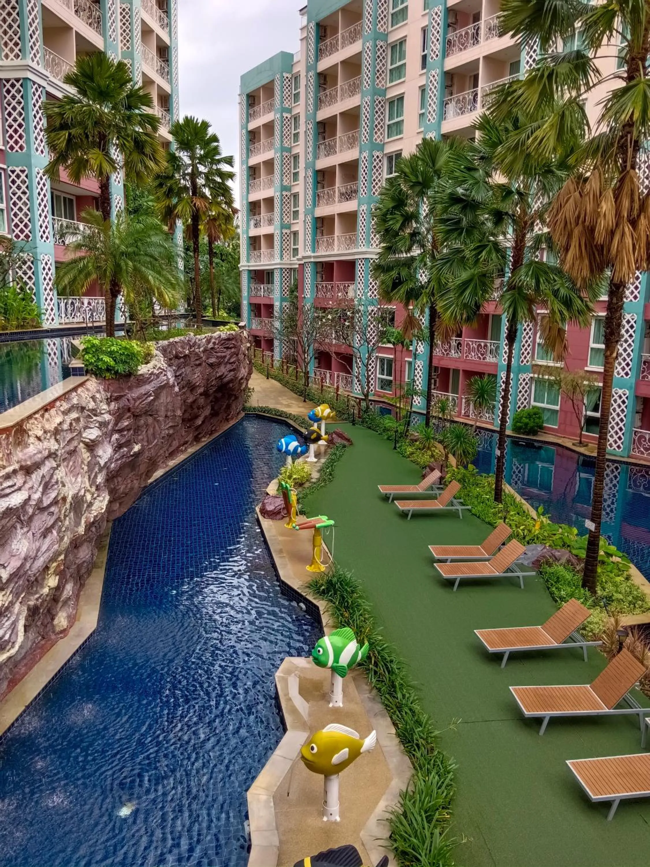 Day in Grande Caribbean Condo Resort Pattaya