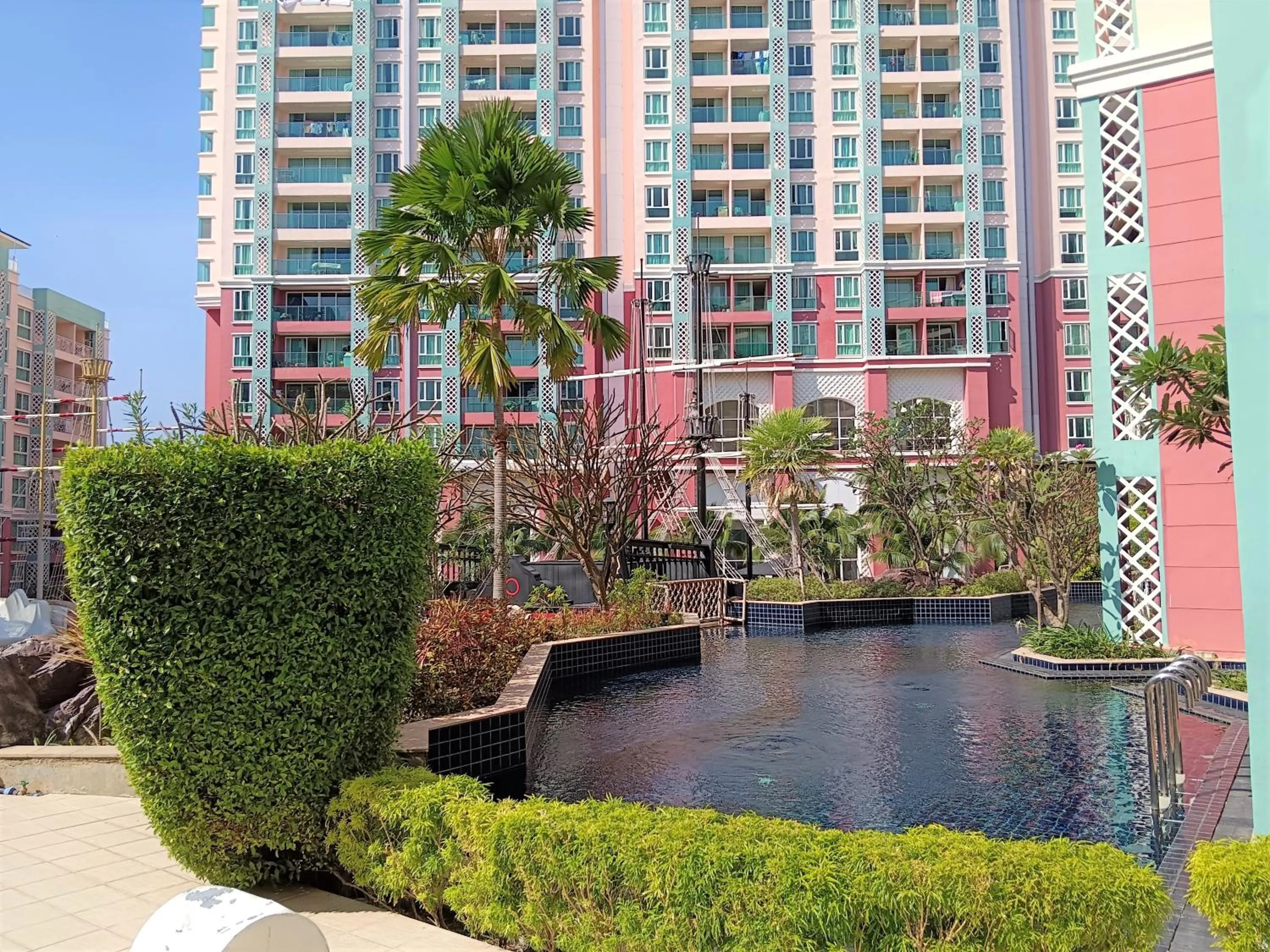 Day in Grande Caribbean Condo Resort Pattaya