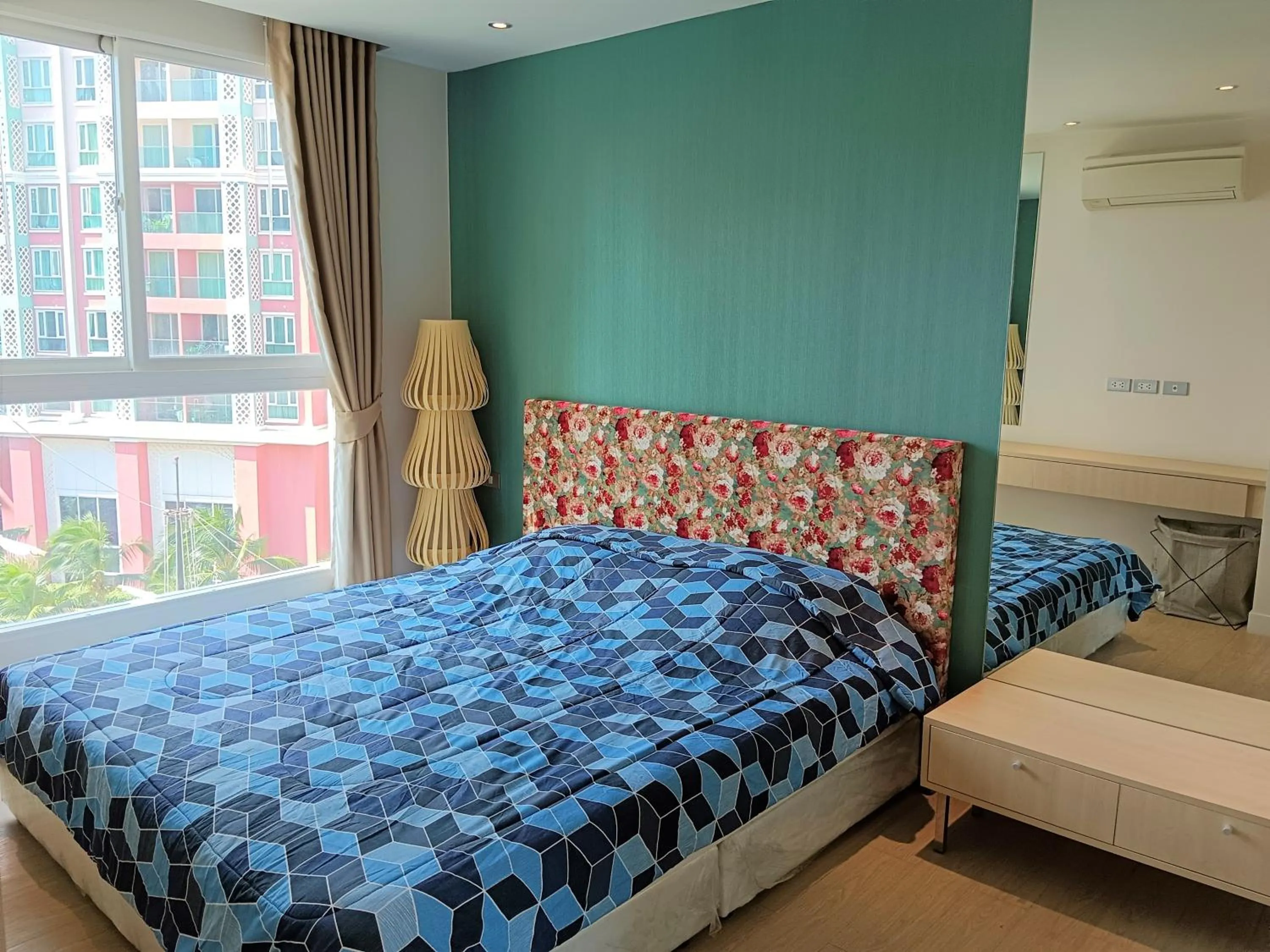 Bed in Grande Caribbean Condo Resort Pattaya