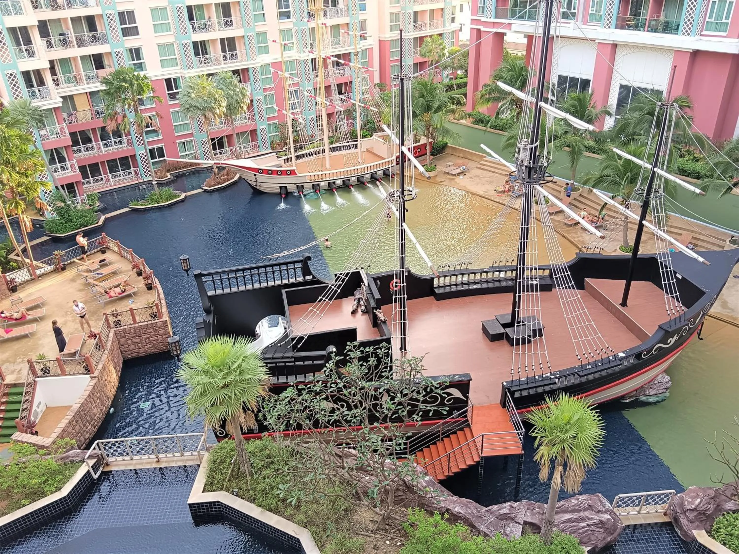 Day in Grande Caribbean Condo Resort Pattaya