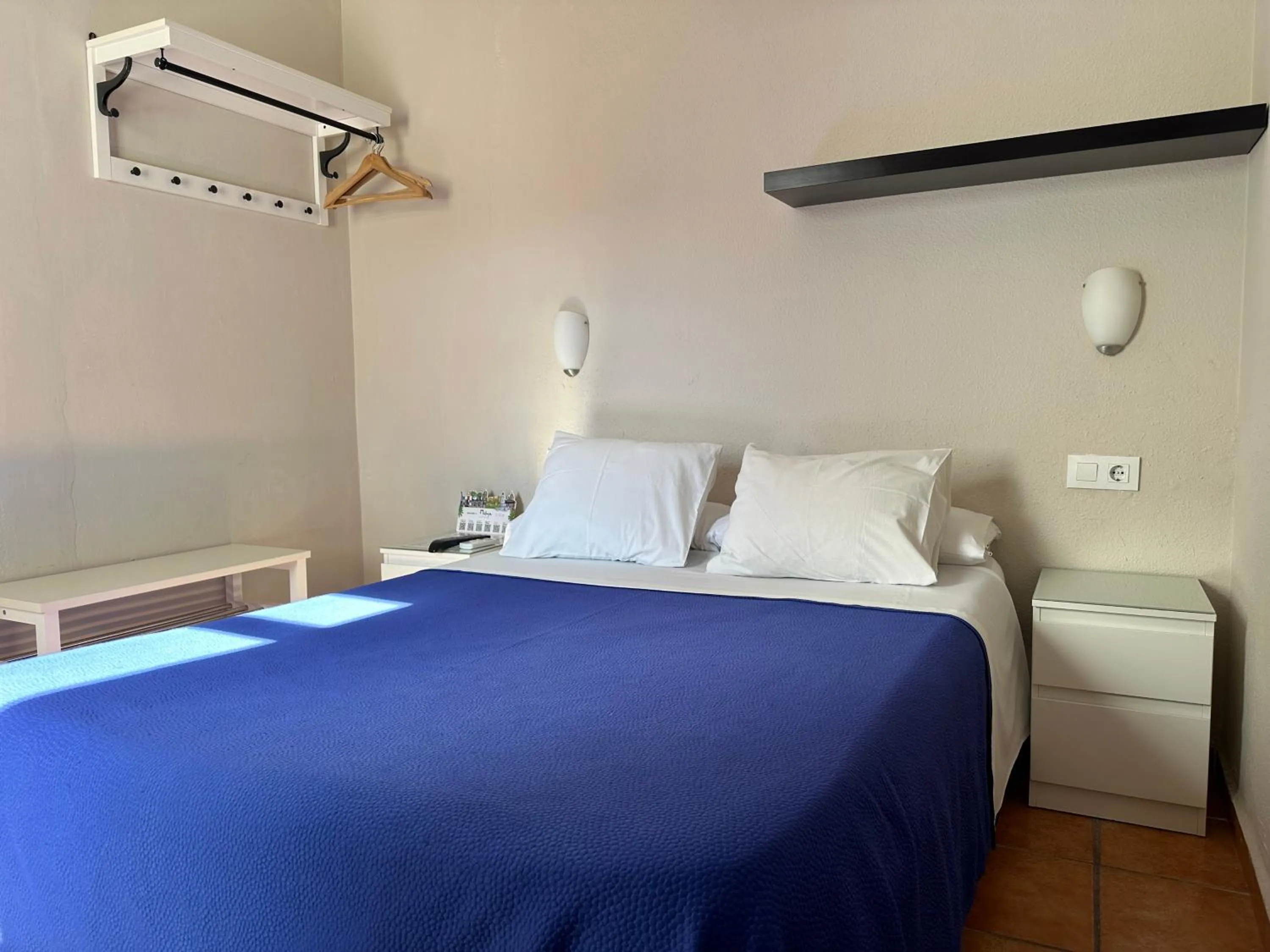 Bedroom, Bed in Hostal Moscatel