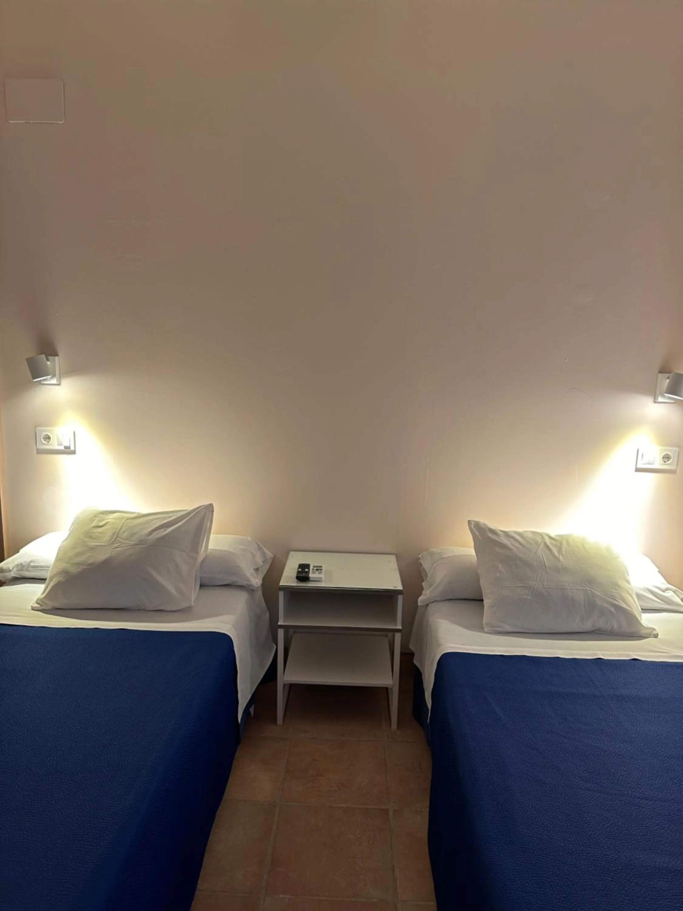 Bedroom, Bed in Hostal Moscatel