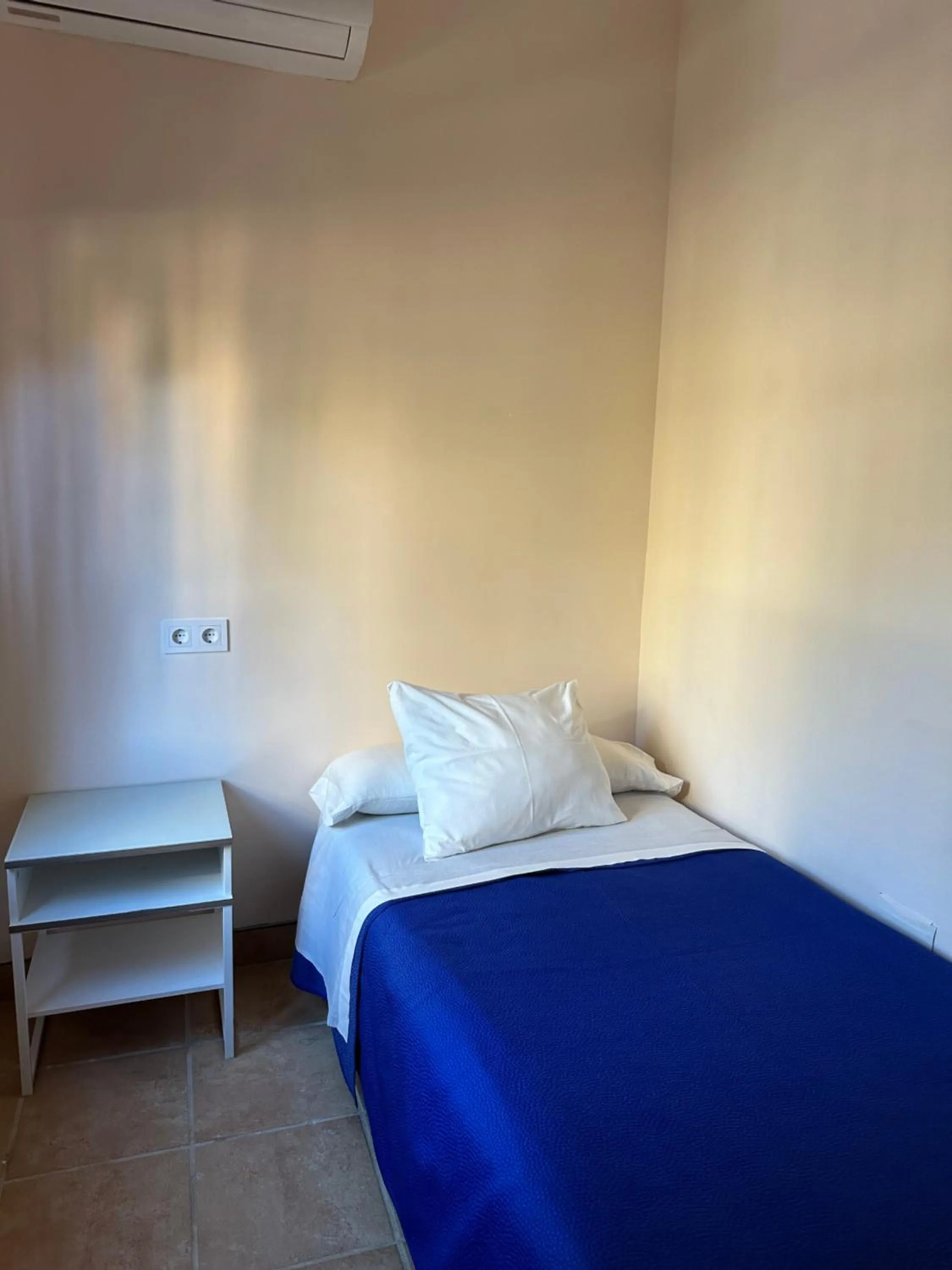 Bed in Hostal Moscatel