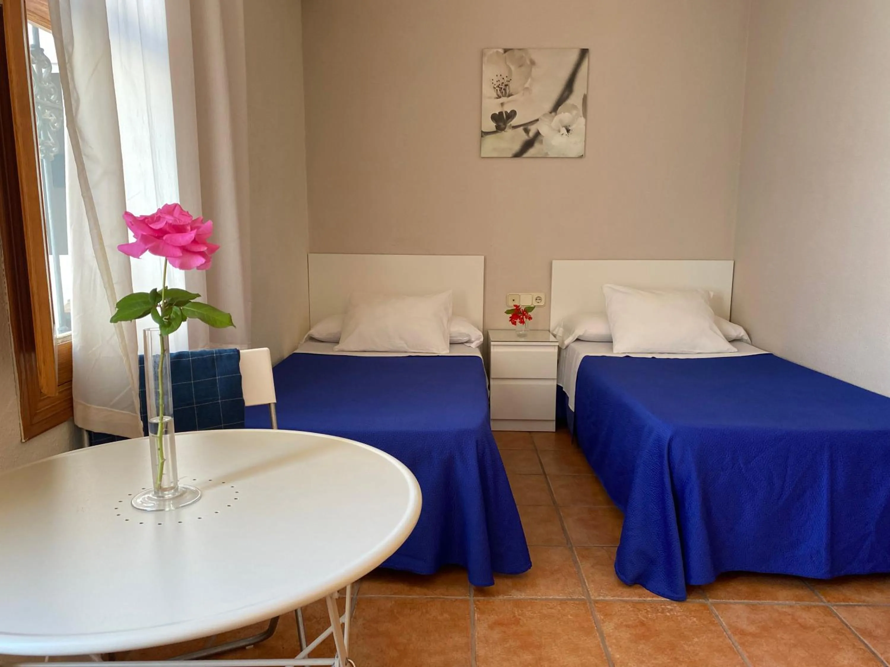 Photo of the whole room, Bed in Hostal Moscatel