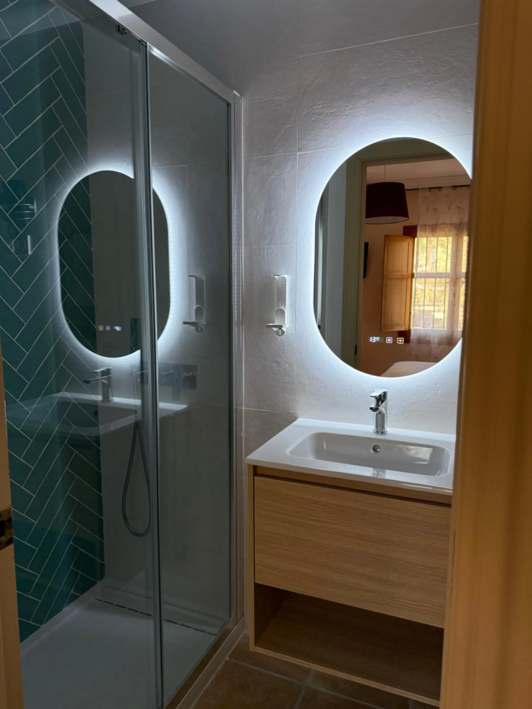 Shower in Hostal Moscatel