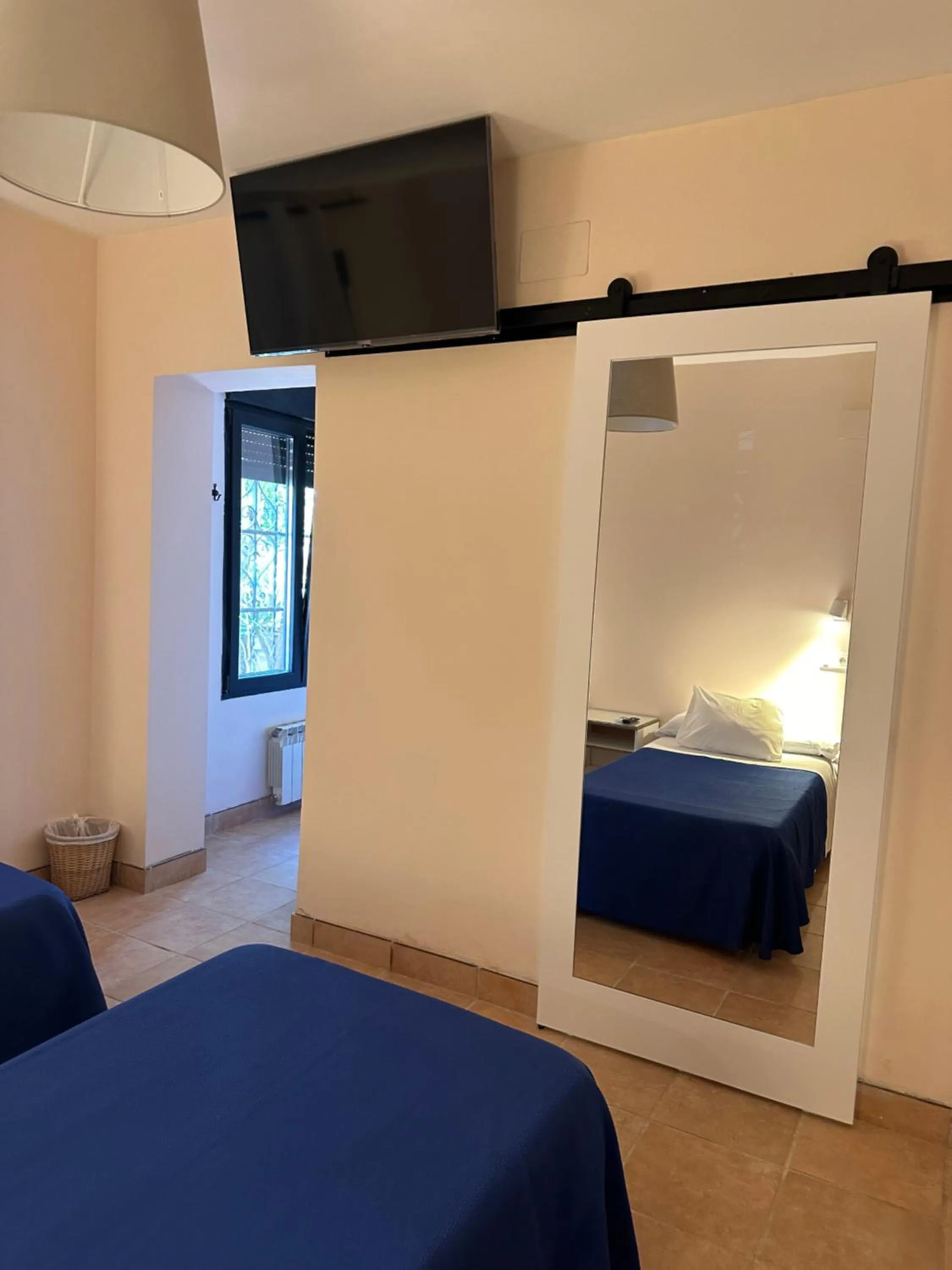 Bedroom, Bed in Hostal Moscatel