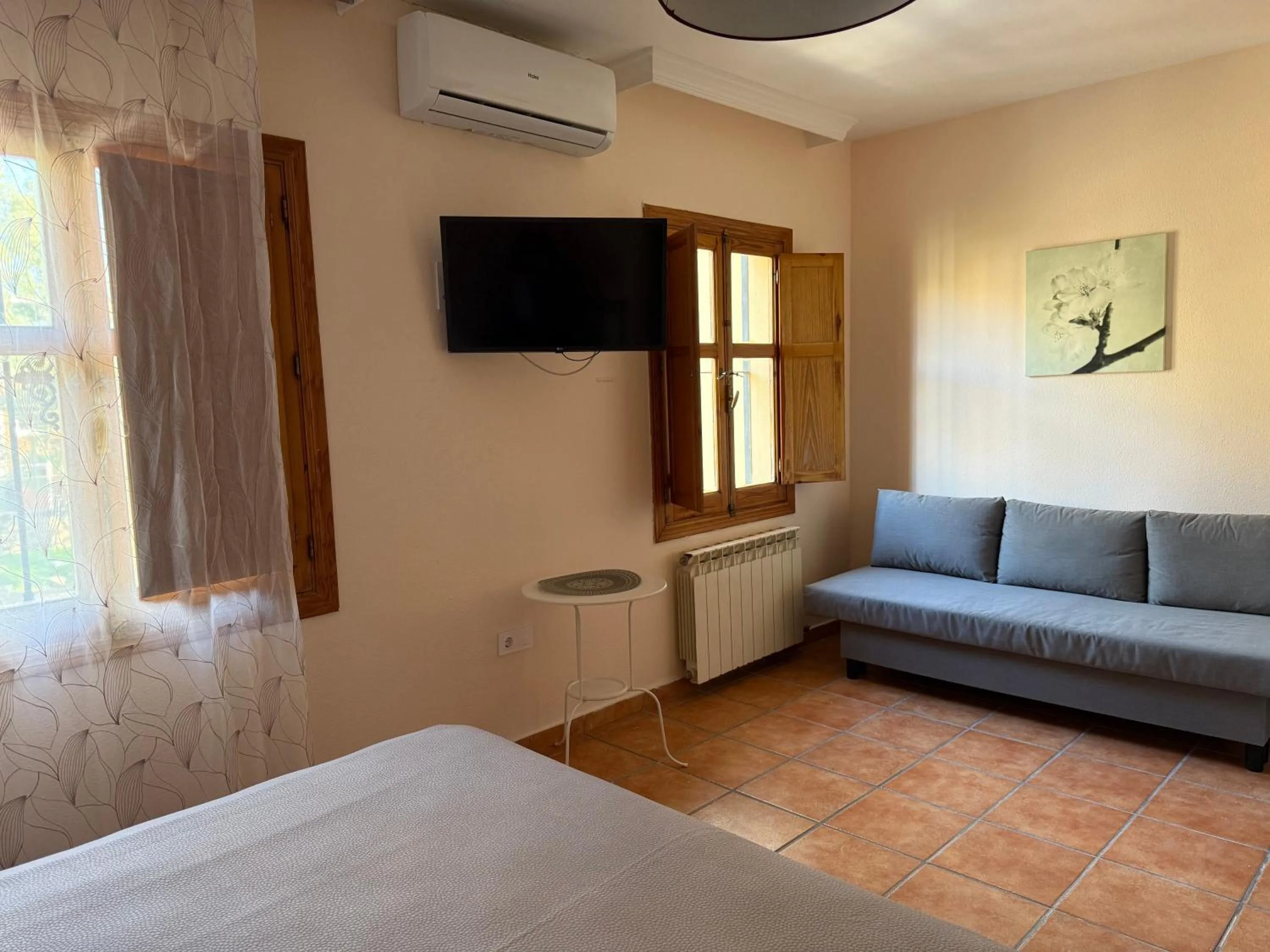 Photo of the whole room, Bed in Hostal Moscatel