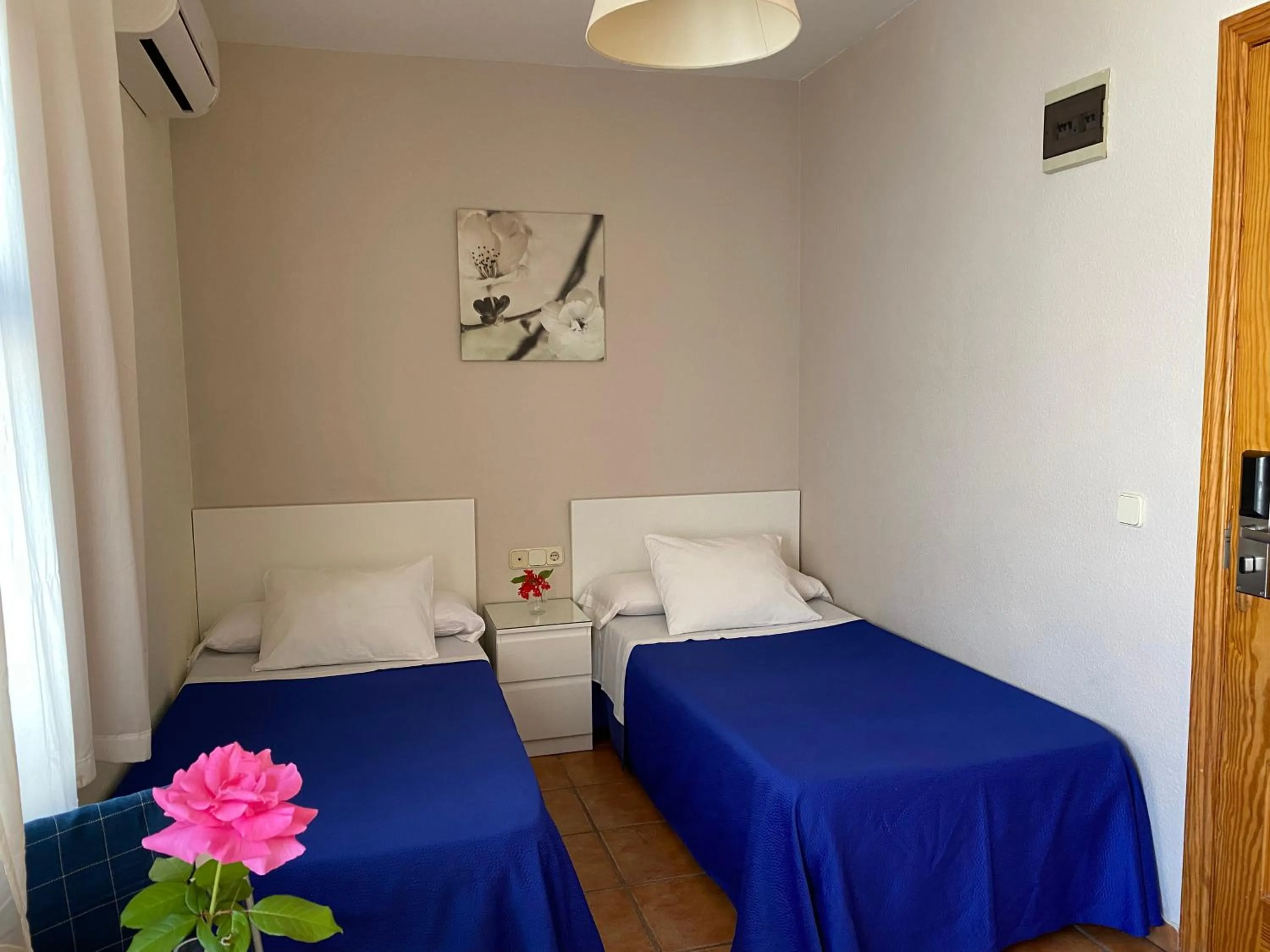 Bedroom, Bed in Hostal Moscatel