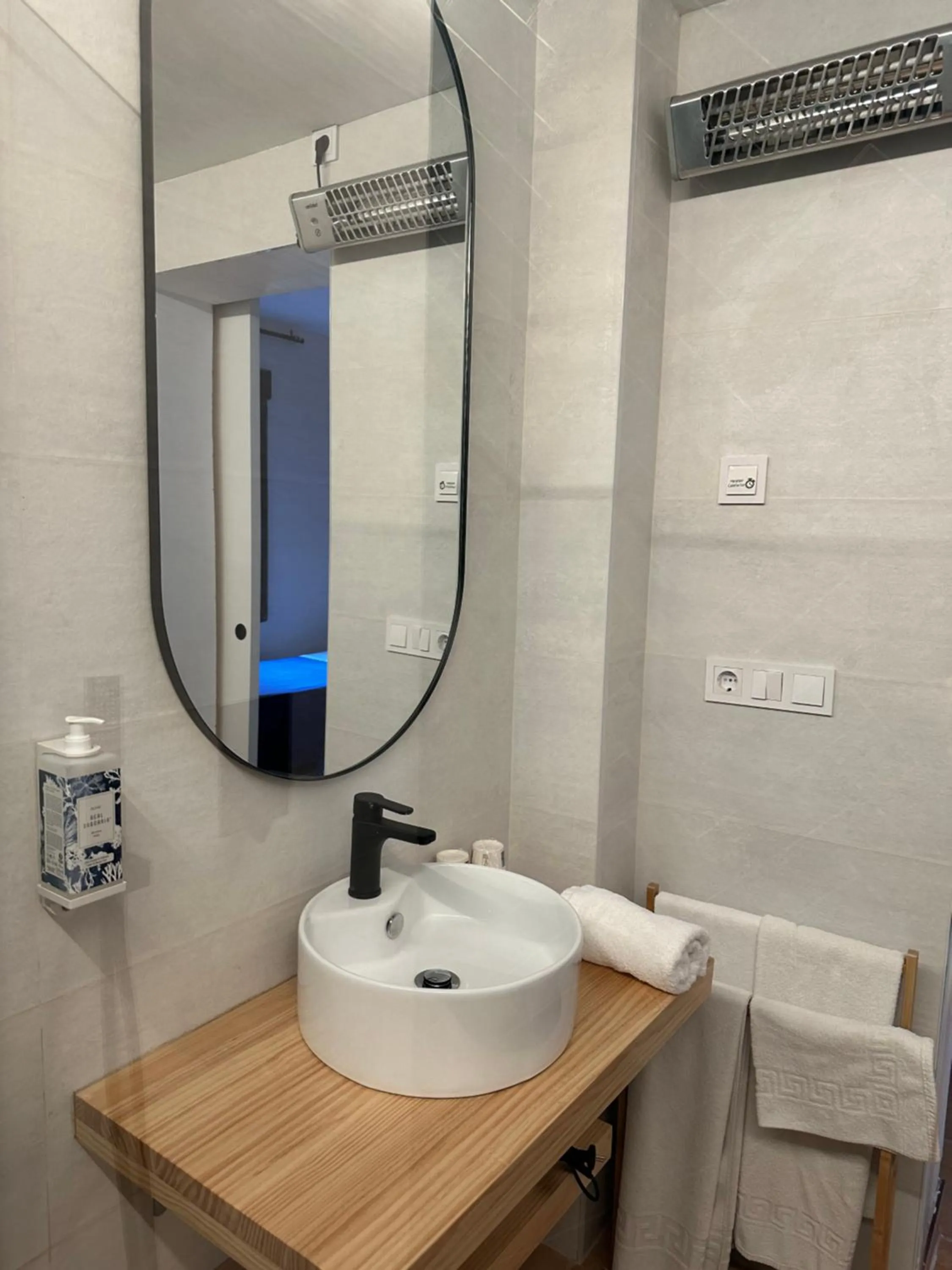 Bathroom in Hostal Moscatel