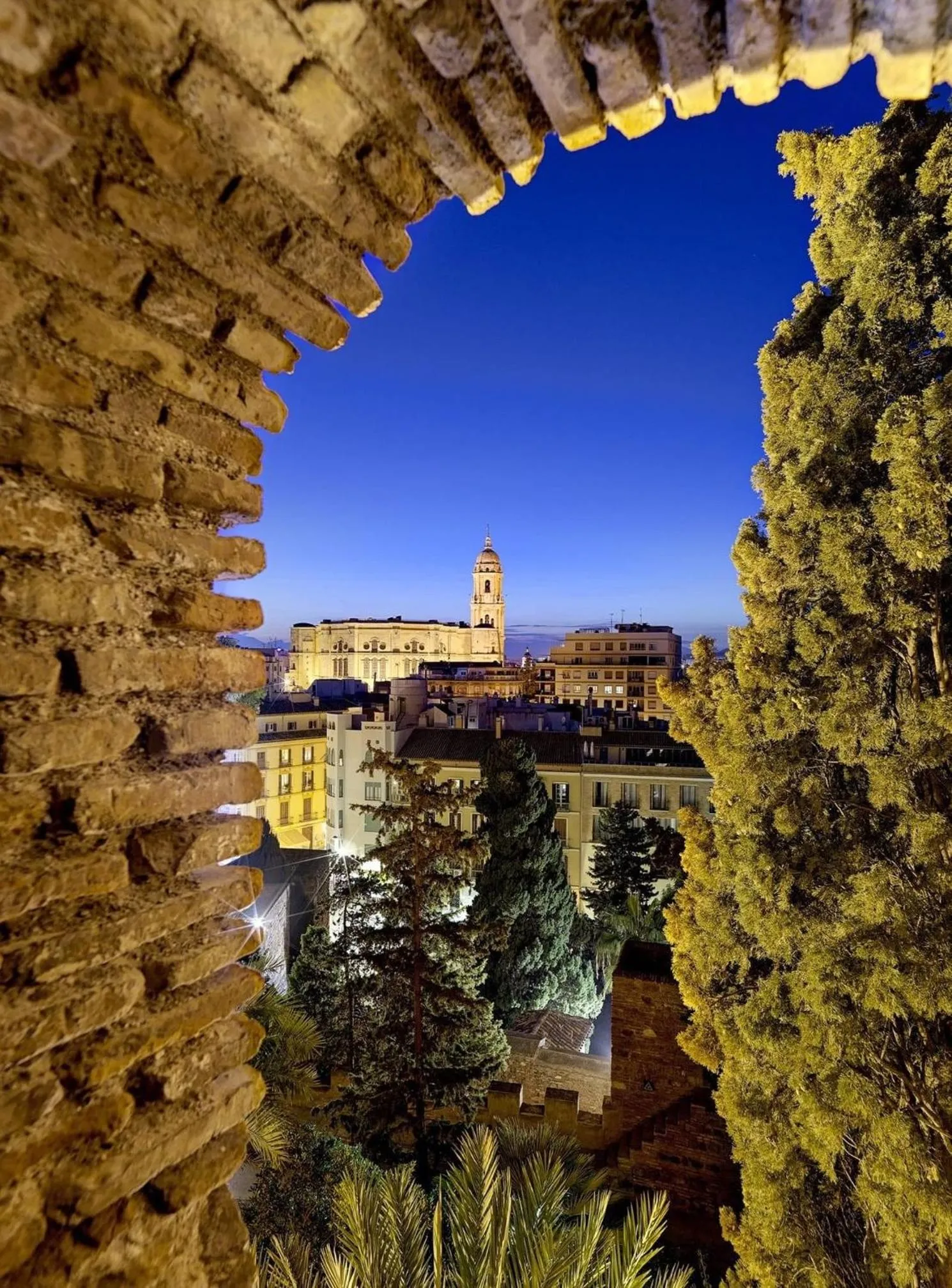 Night in Hostal Moscatel