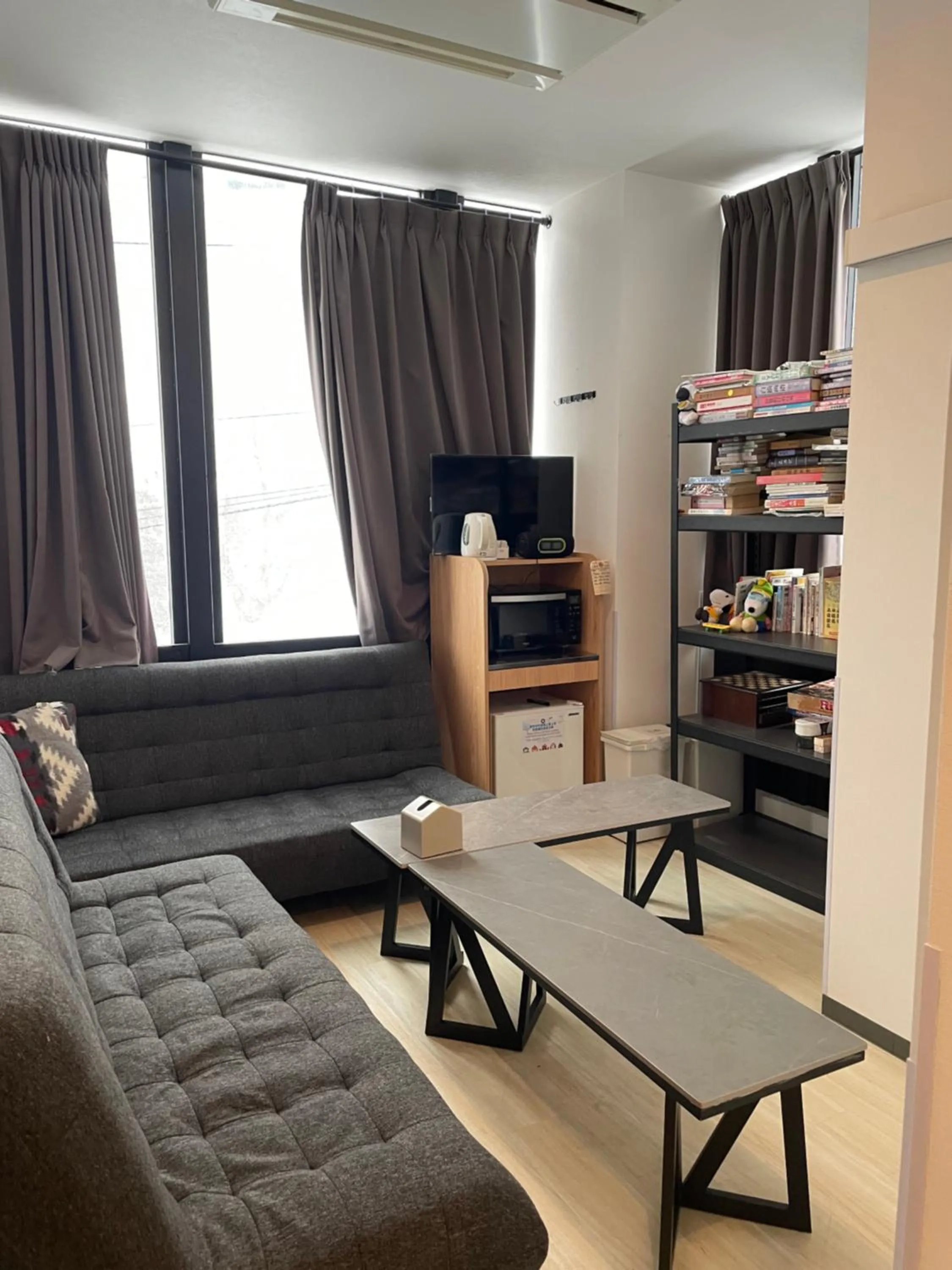 Communal lounge/ TV room in Q FOX BLACK DIAMOND HOTEL