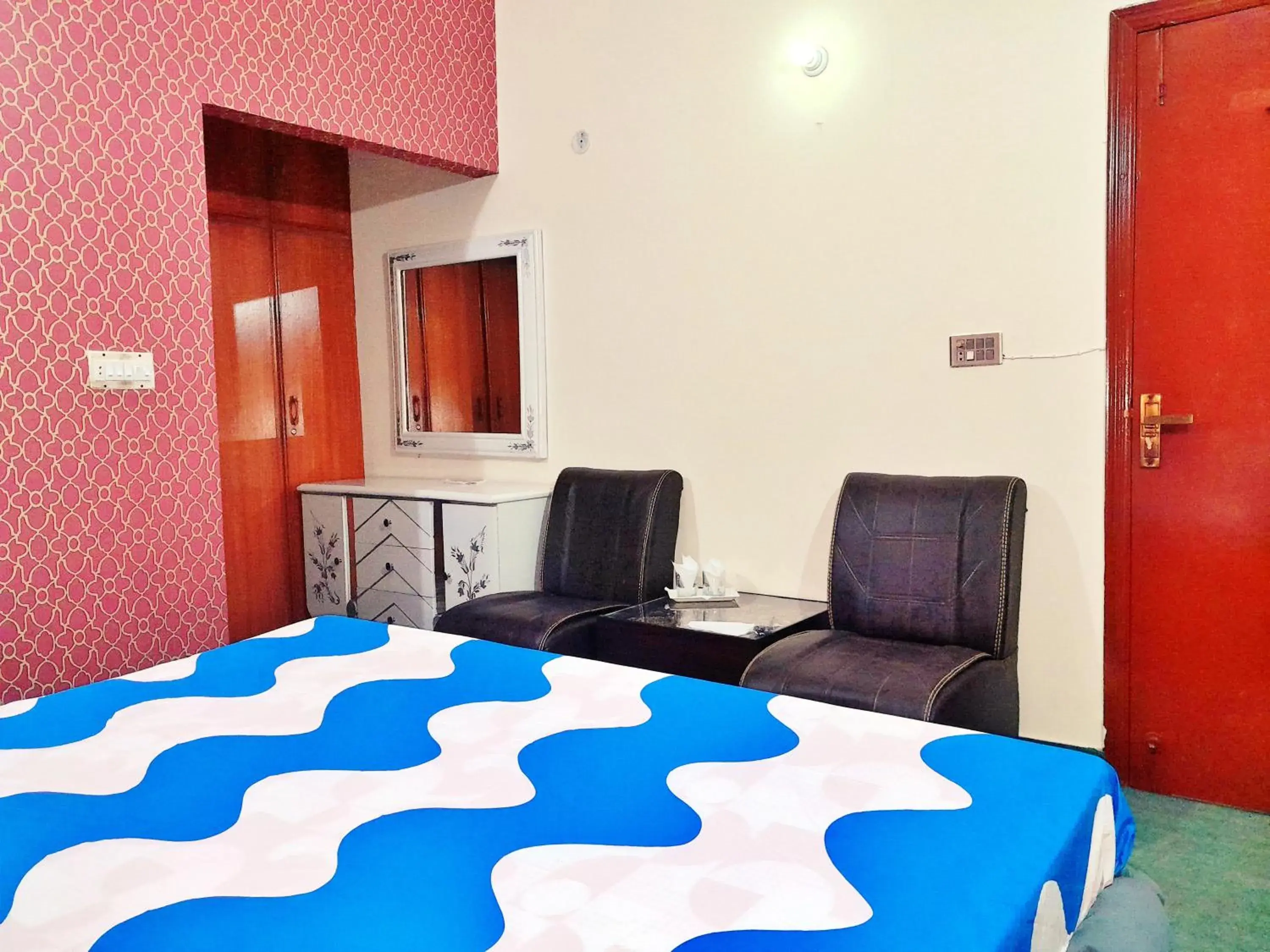 Standard Double Room with Fan in Hotel Rose One Lahore Standard Double Room with Fan in Hotel Rose One Lahore
