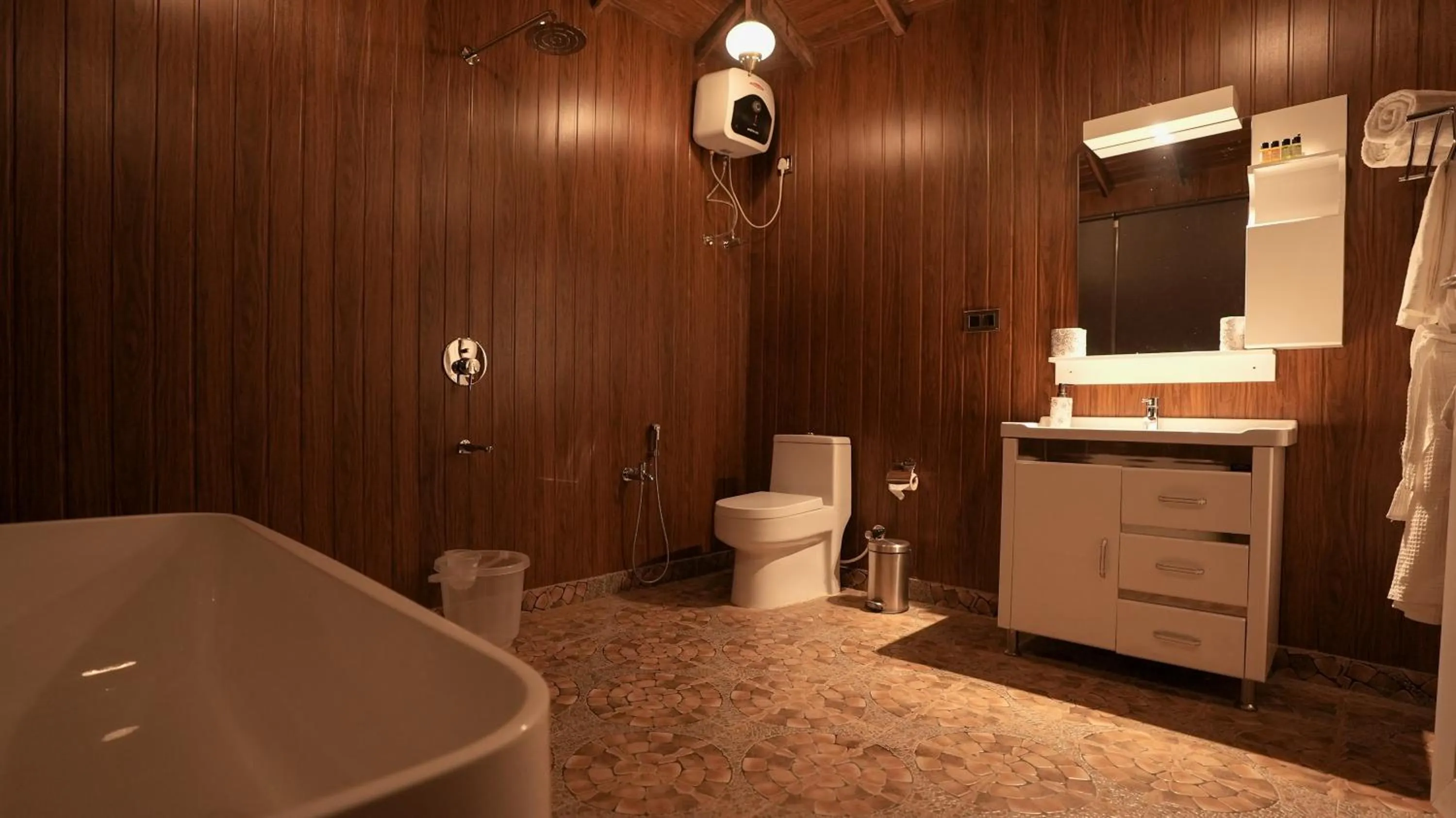 Shower in Prive by Whiteflower