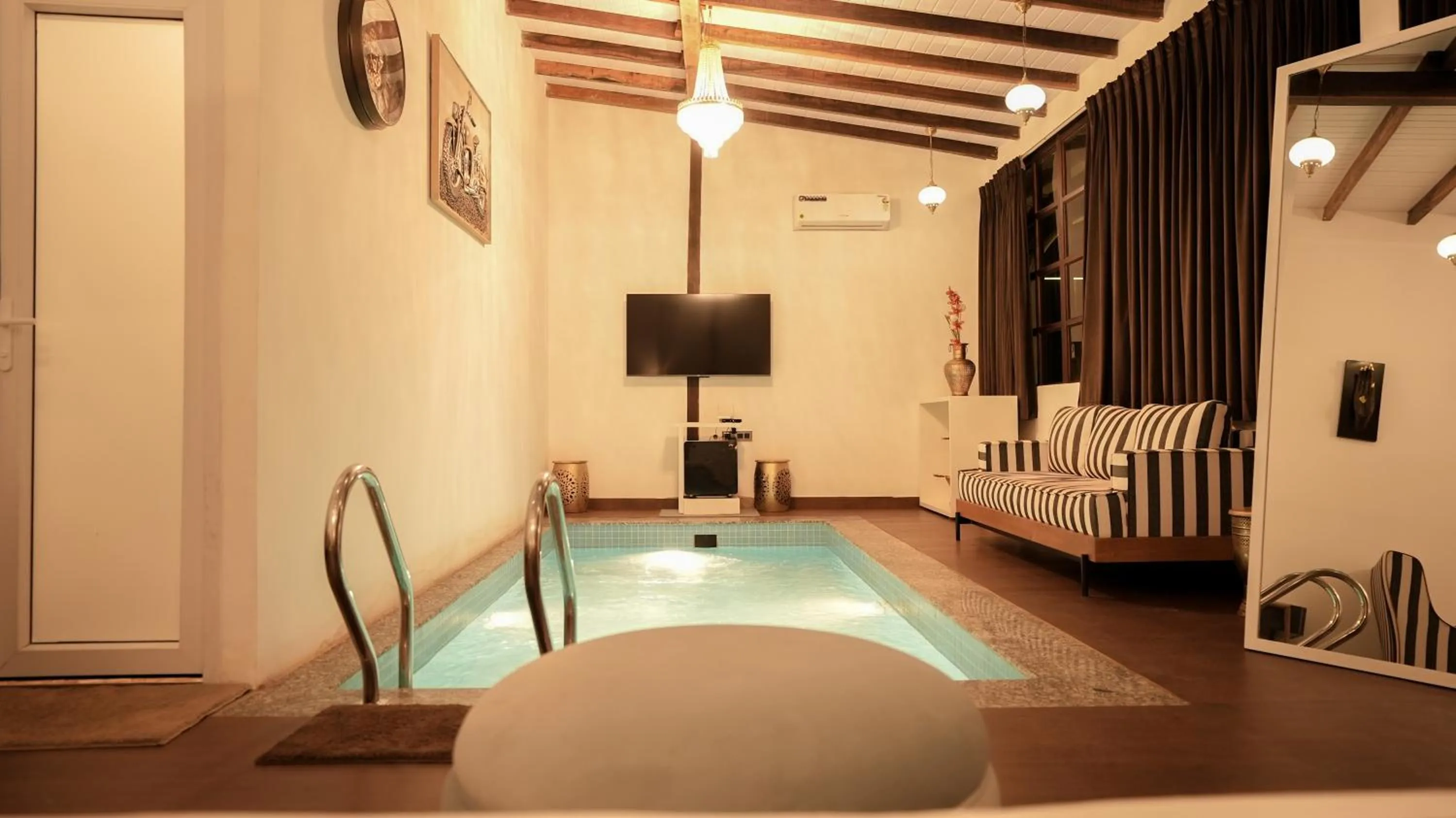 Bed in Prive by Whiteflower