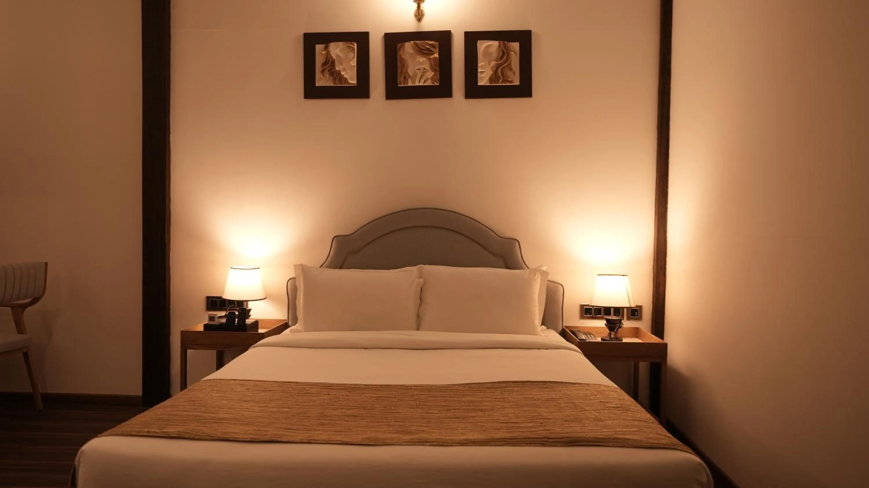 Bed in Prive by Whiteflower