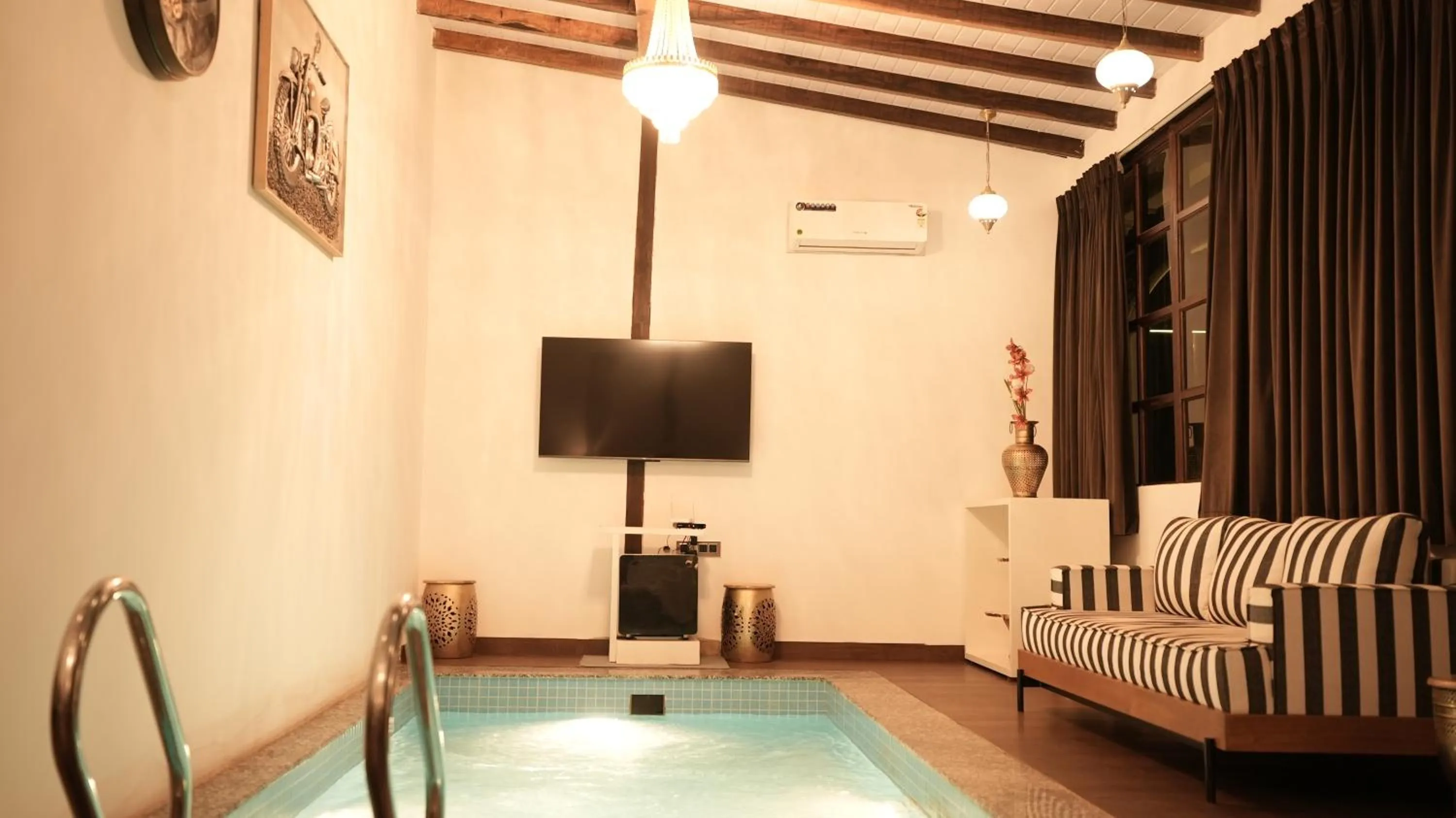 TV and multimedia in Prive by Whiteflower