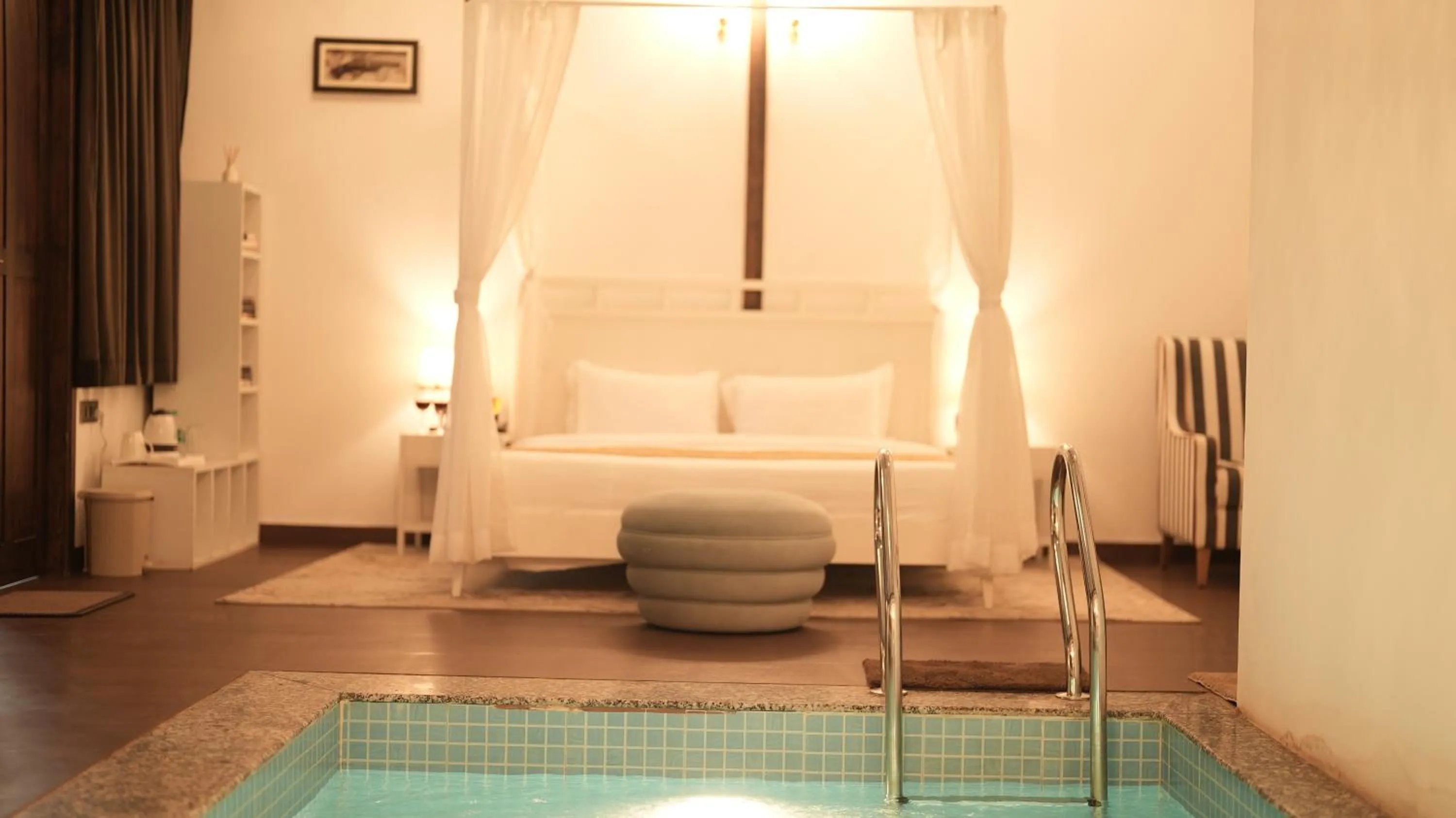 Bed in Prive by Whiteflower