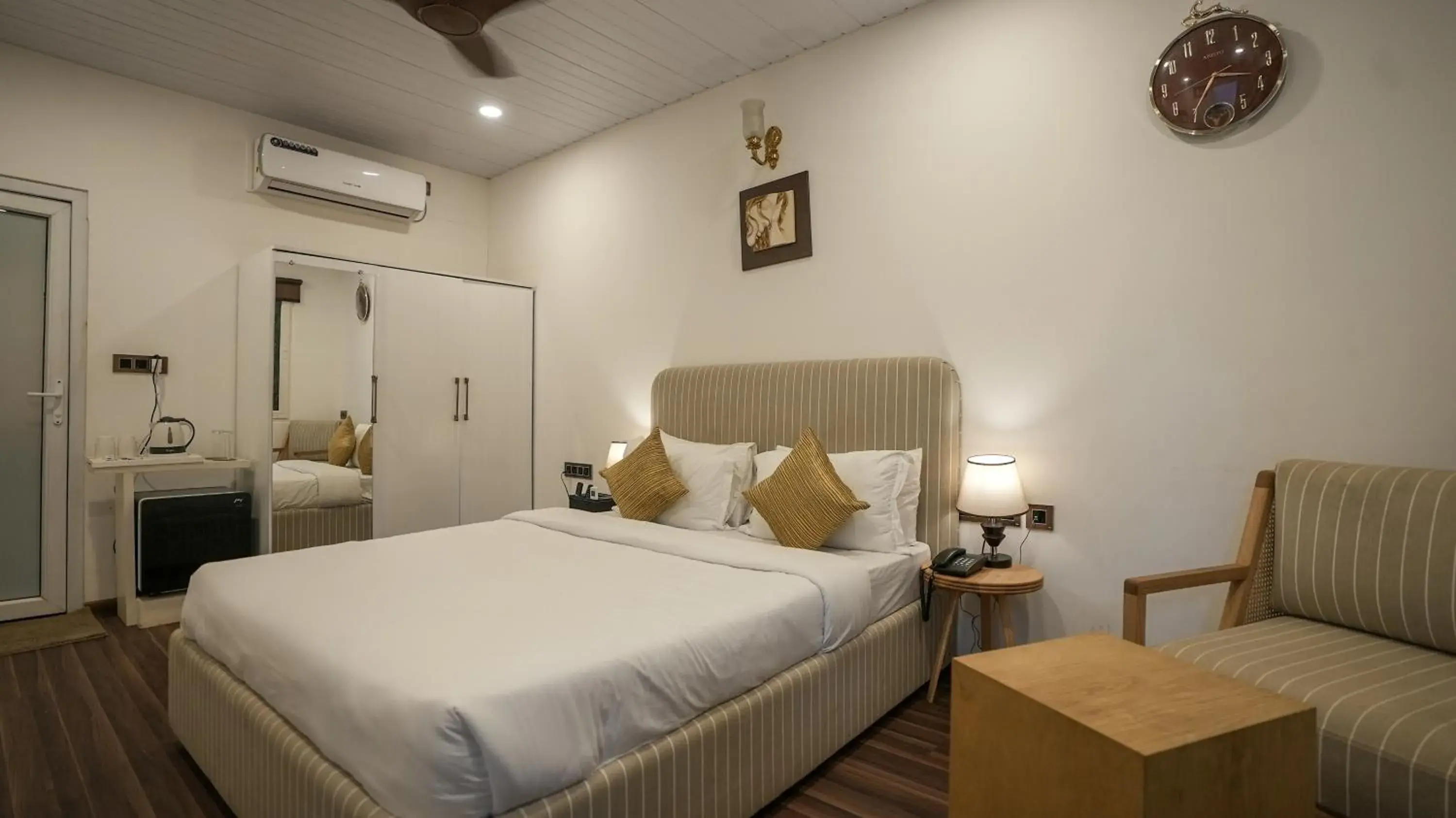 Standard Studio in Prive by Whiteflower Standard Studio in Prive by Whiteflower