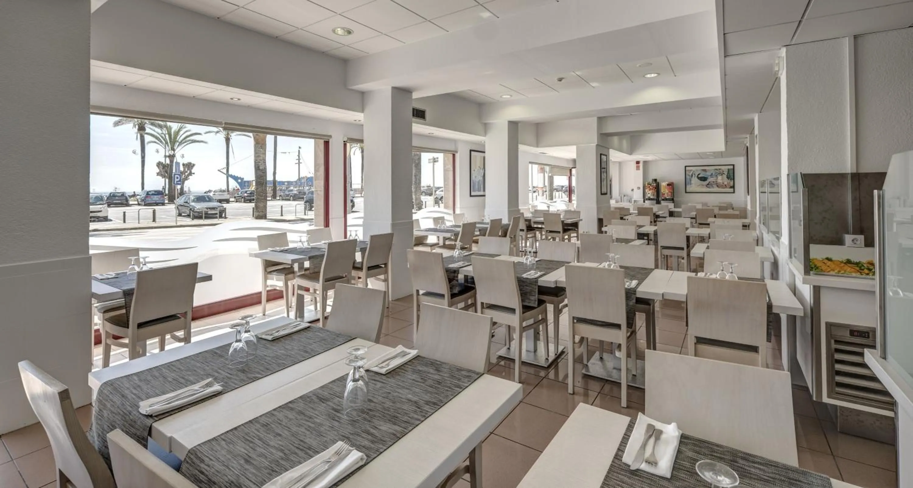Restaurant/places to eat in Rosamar Maritim 4*