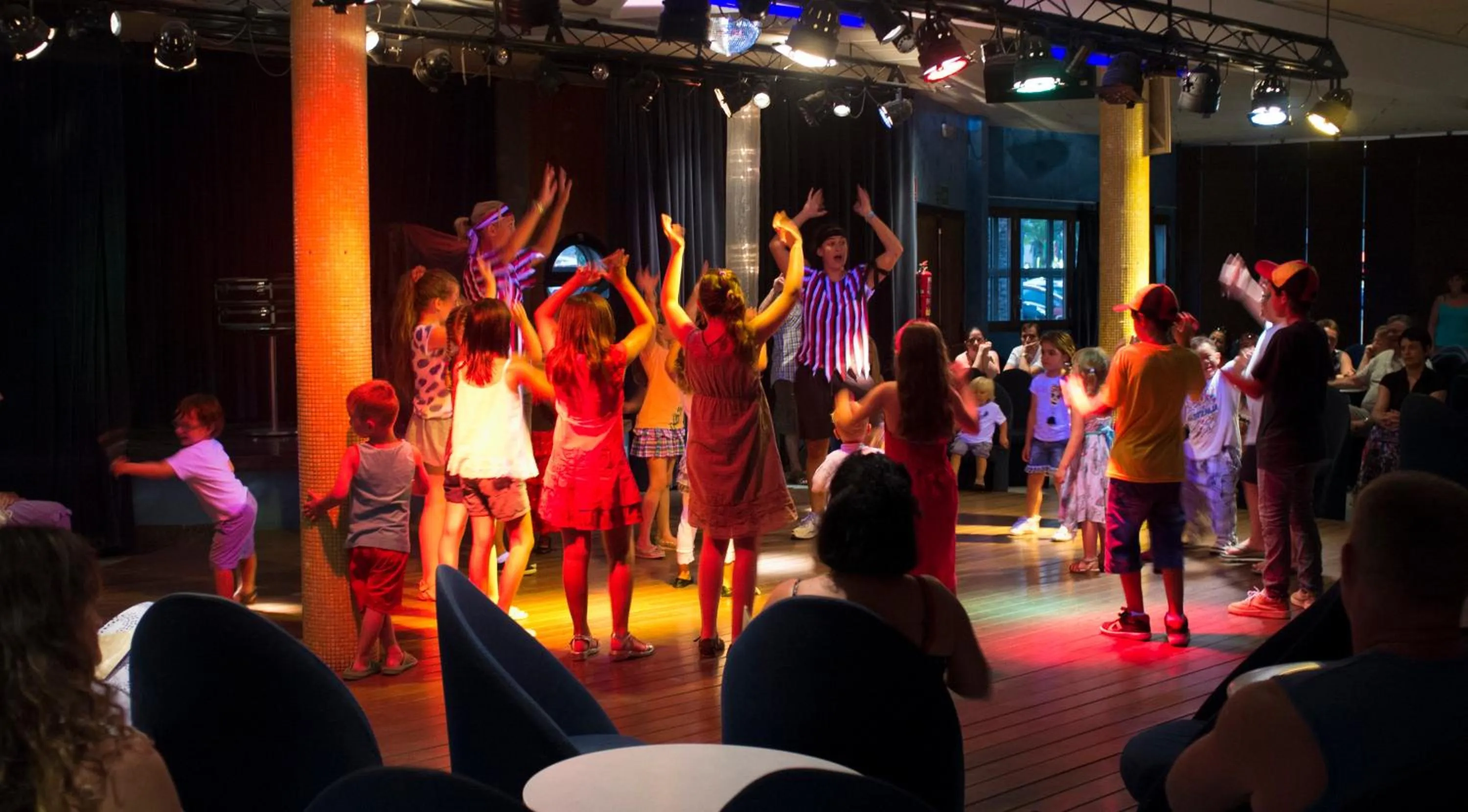 Evening entertainment in Rosamar Maritim 4*