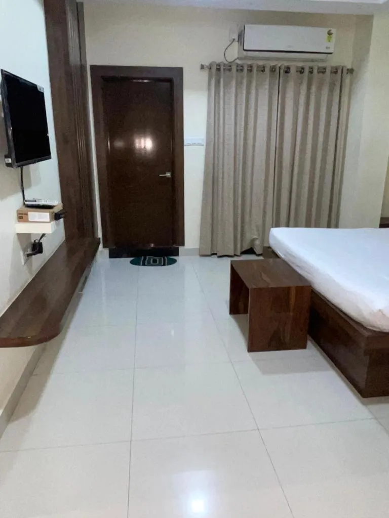 Bed in Hotel Maruthi Inn