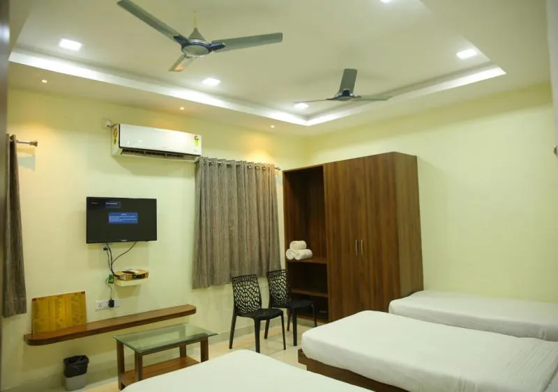 TV and multimedia, Bed in Hotel Maruthi Inn