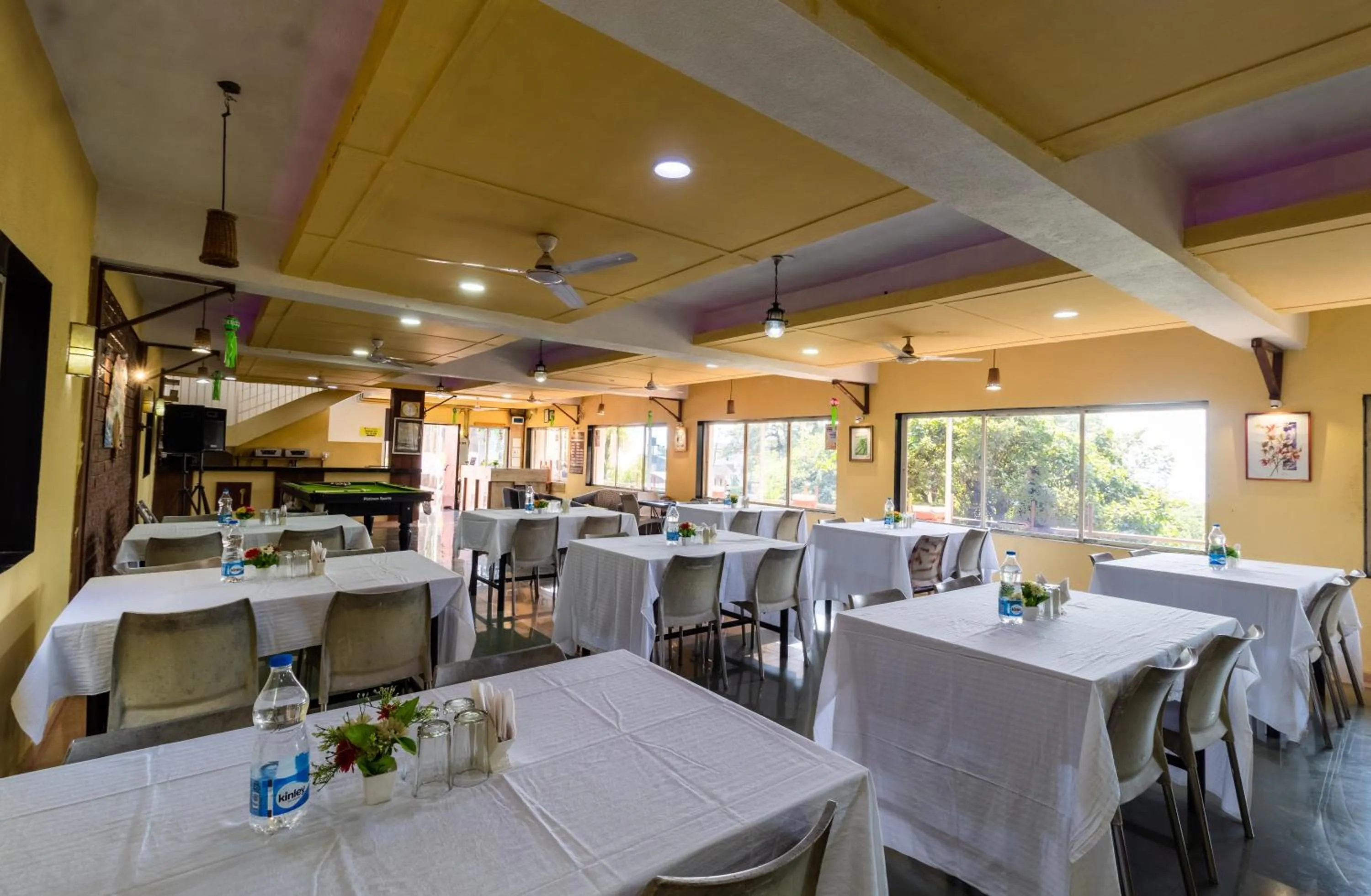 Restaurant/places to eat in Saga Resort