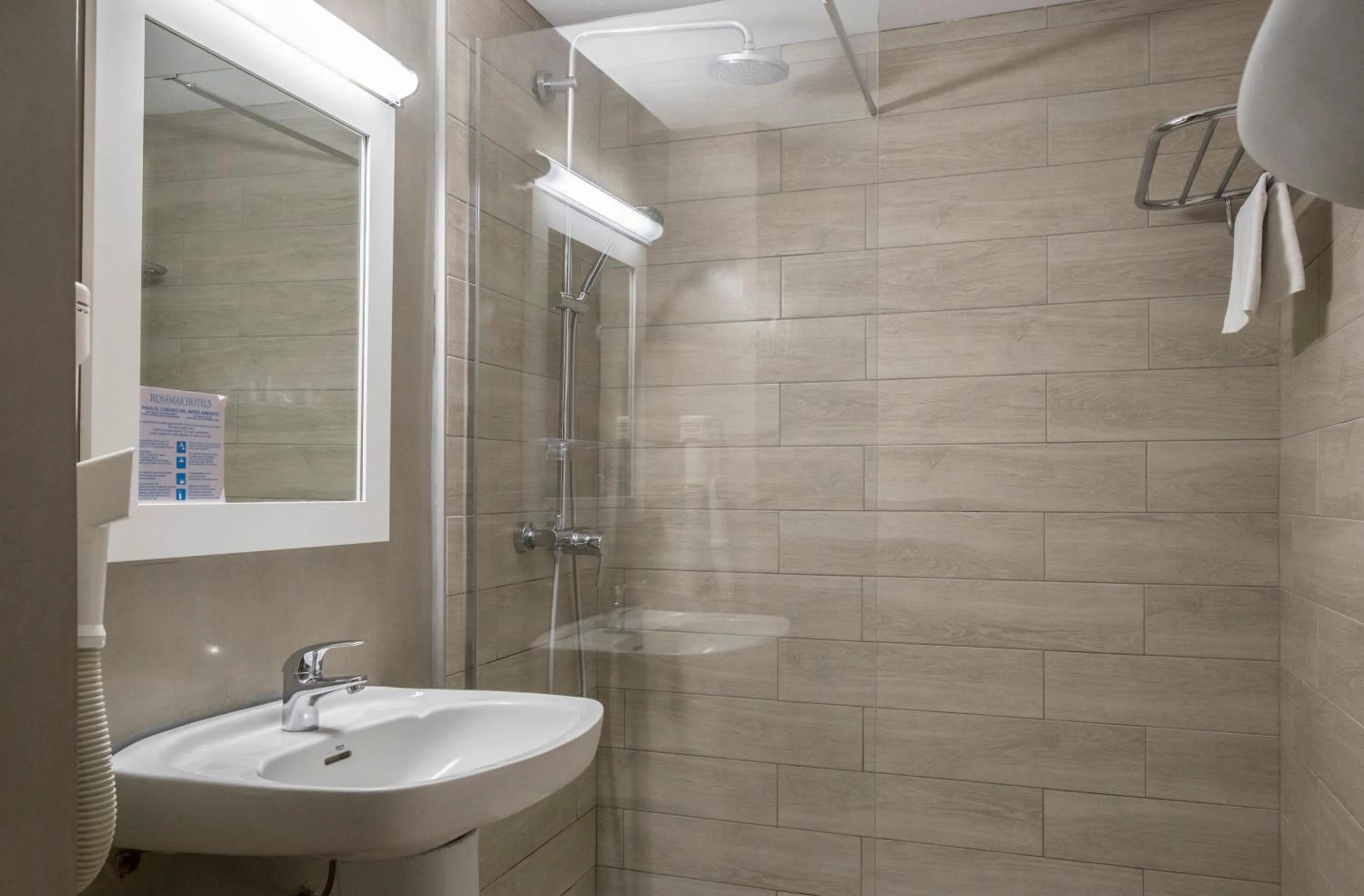 Bathroom in Hotel Rosamar Maxim 4*- Adults Only