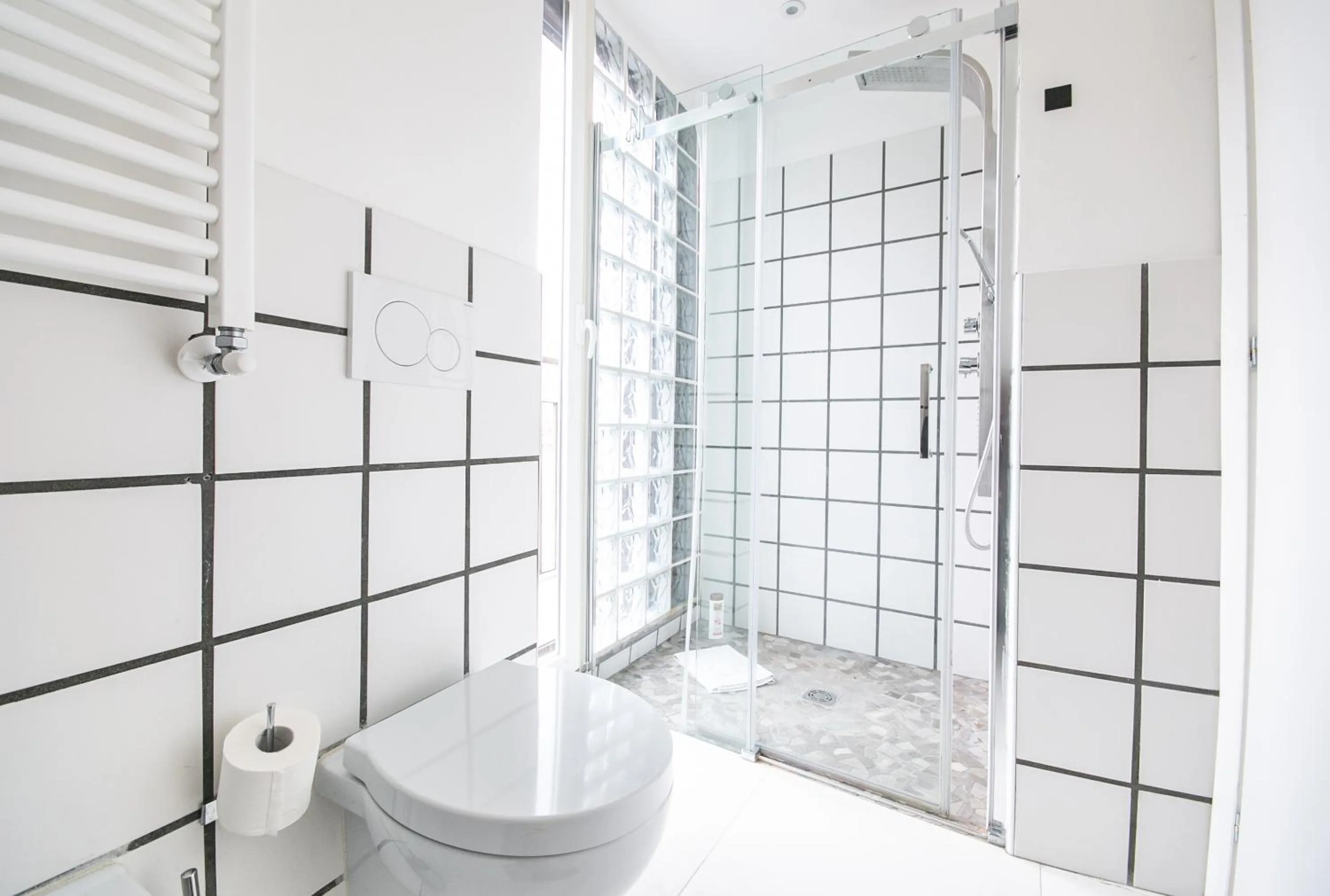 Shower in Penthouse in the heart of the city center