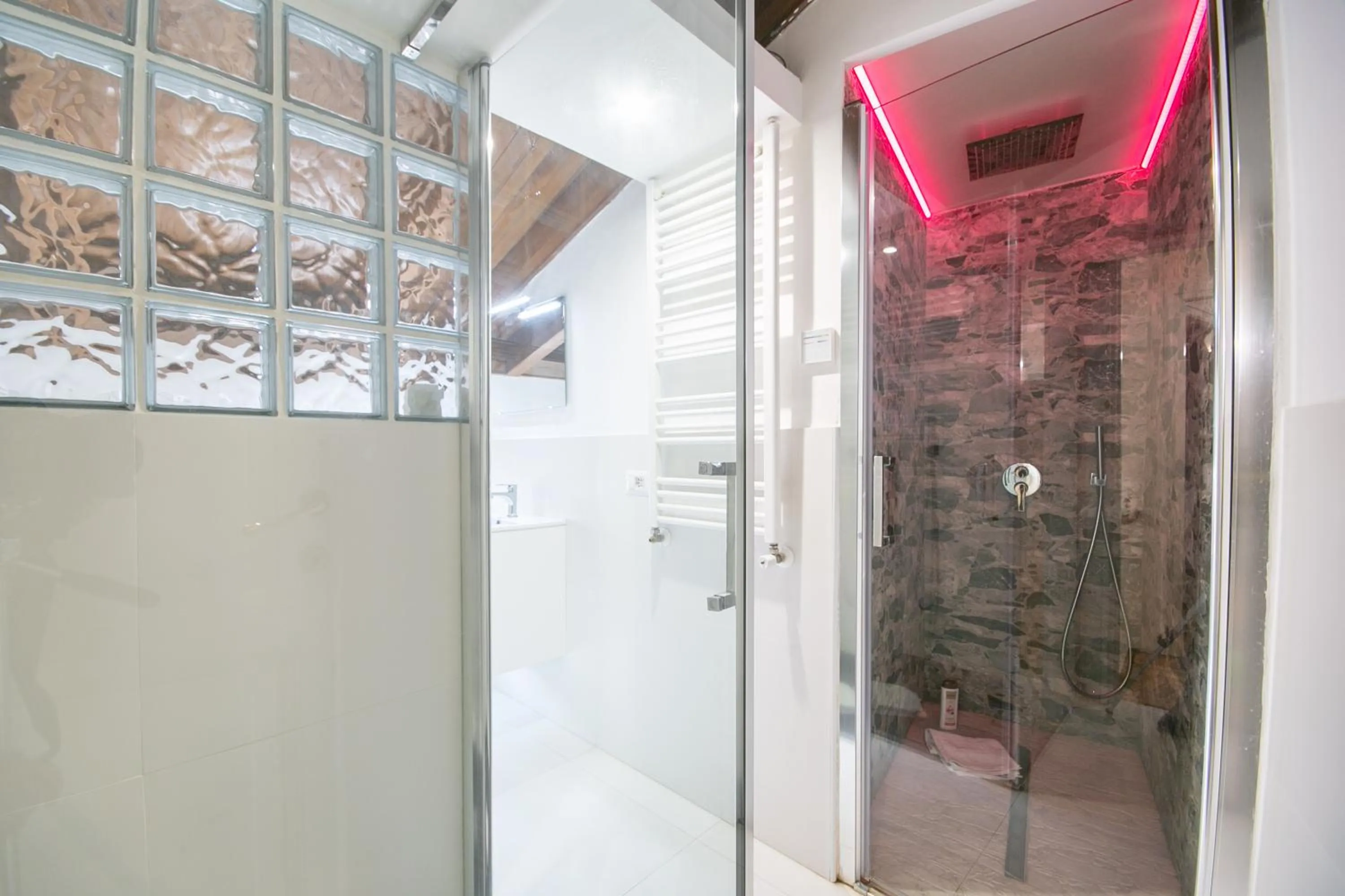Shower in Penthouse in the heart of the city center