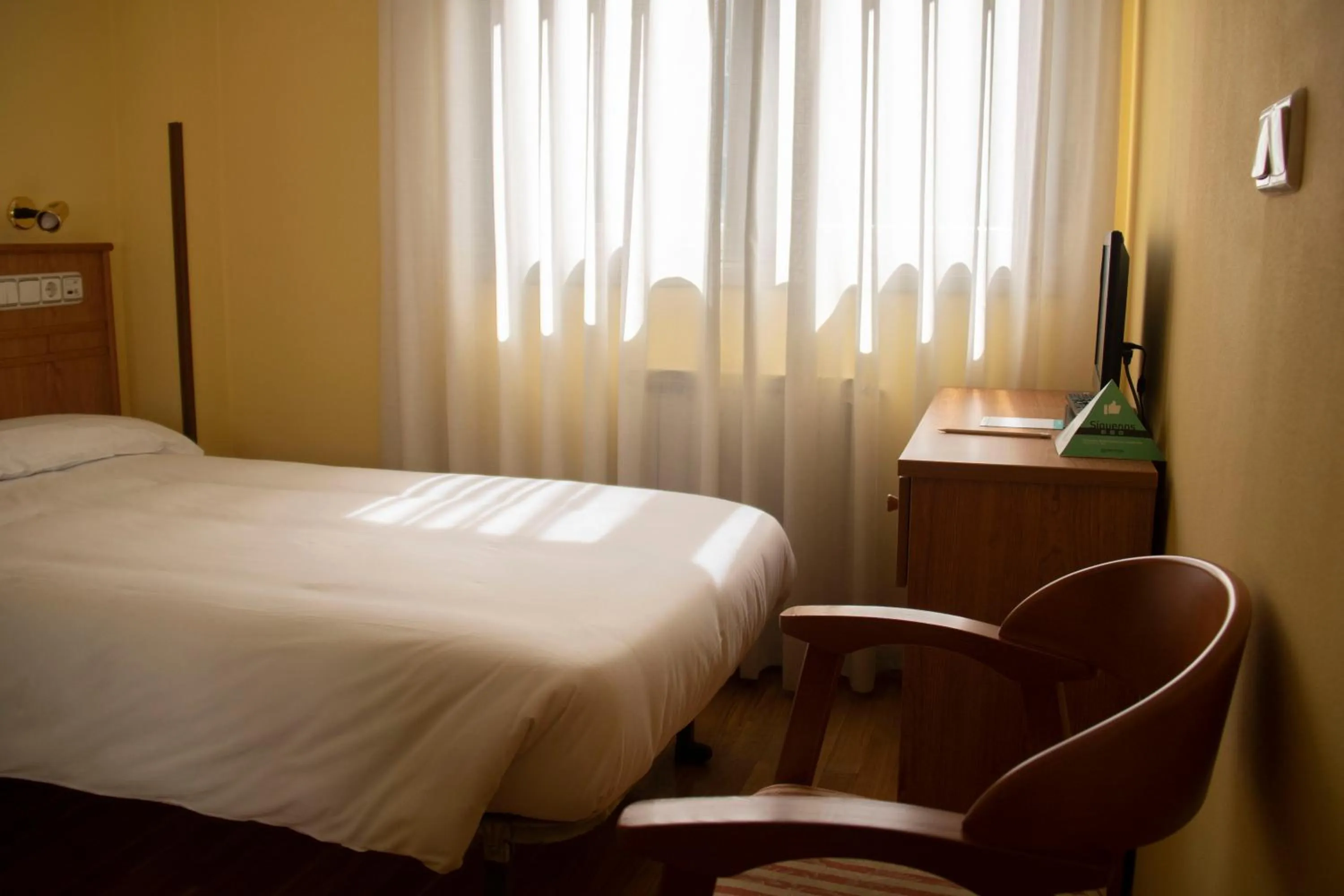 Bed in Hotel Alda Estación Oviedo