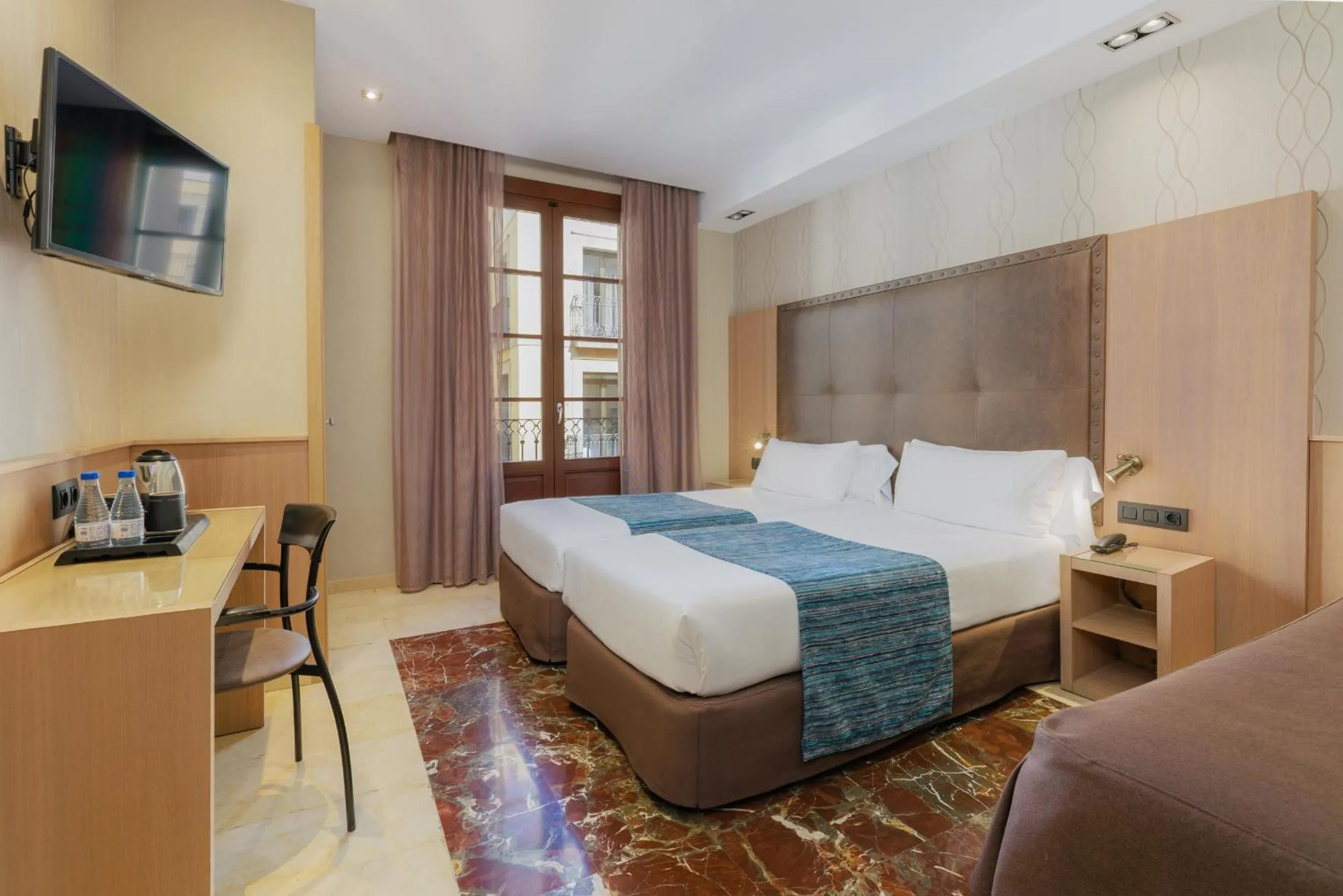 Bedroom, Bed in Hotel Gótico