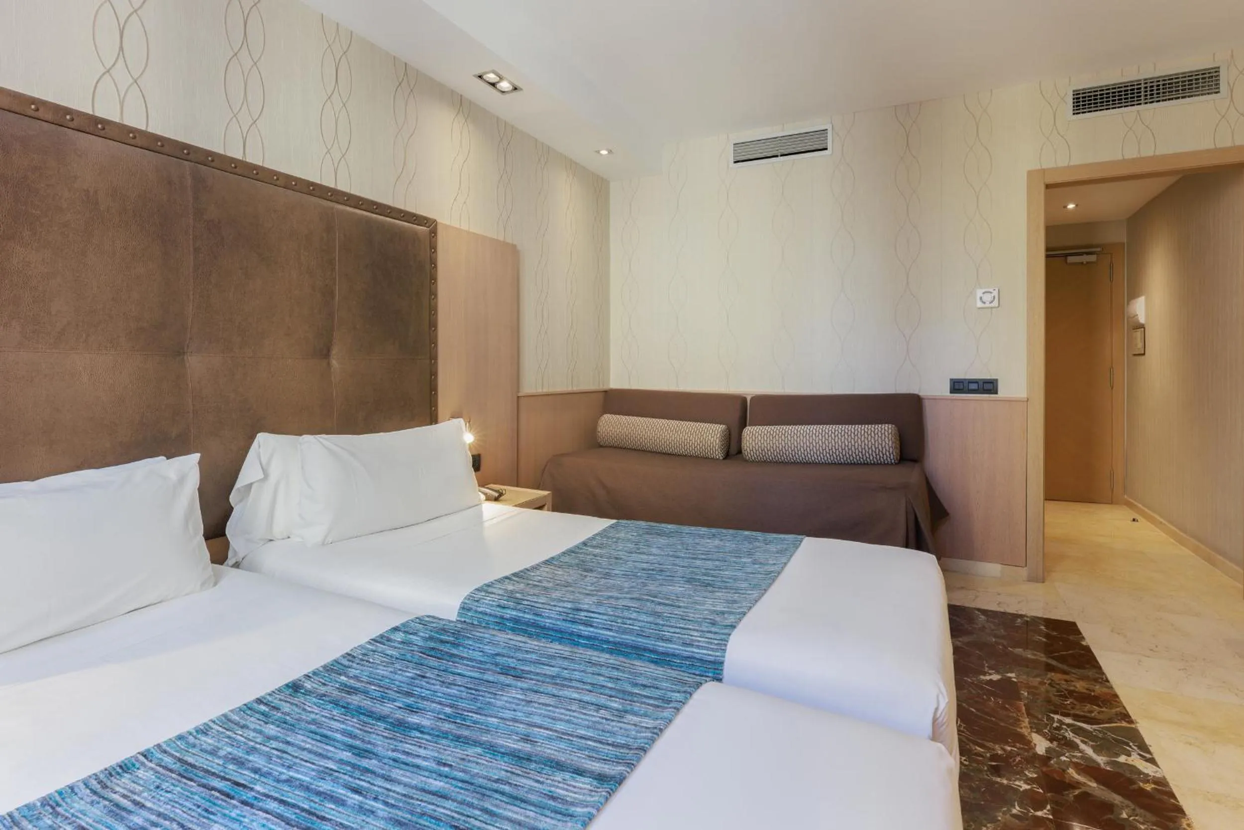 Bedroom, Bed in Hotel Gótico