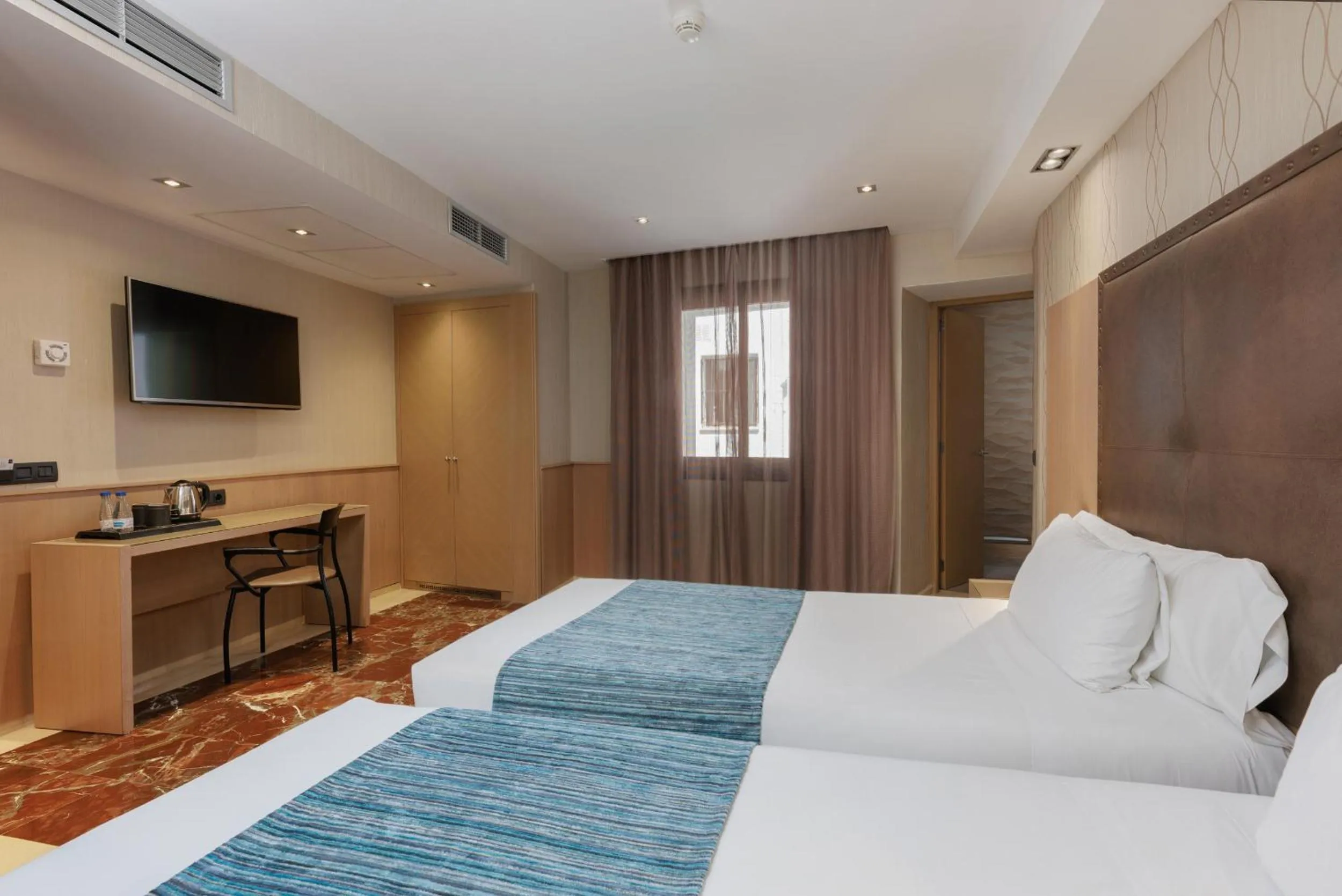 Bedroom, Bed in Hotel Gótico