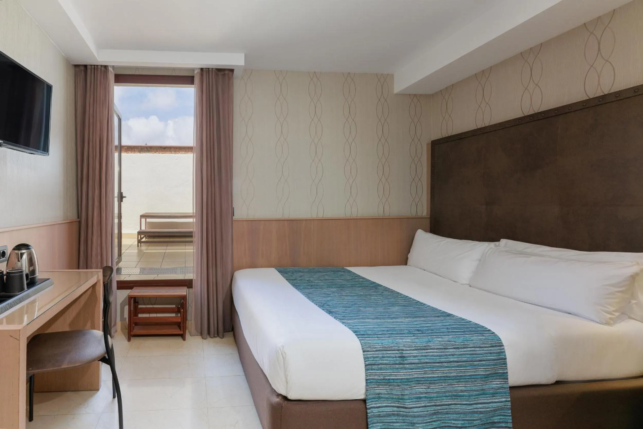 Bedroom, Bed in Hotel Gótico