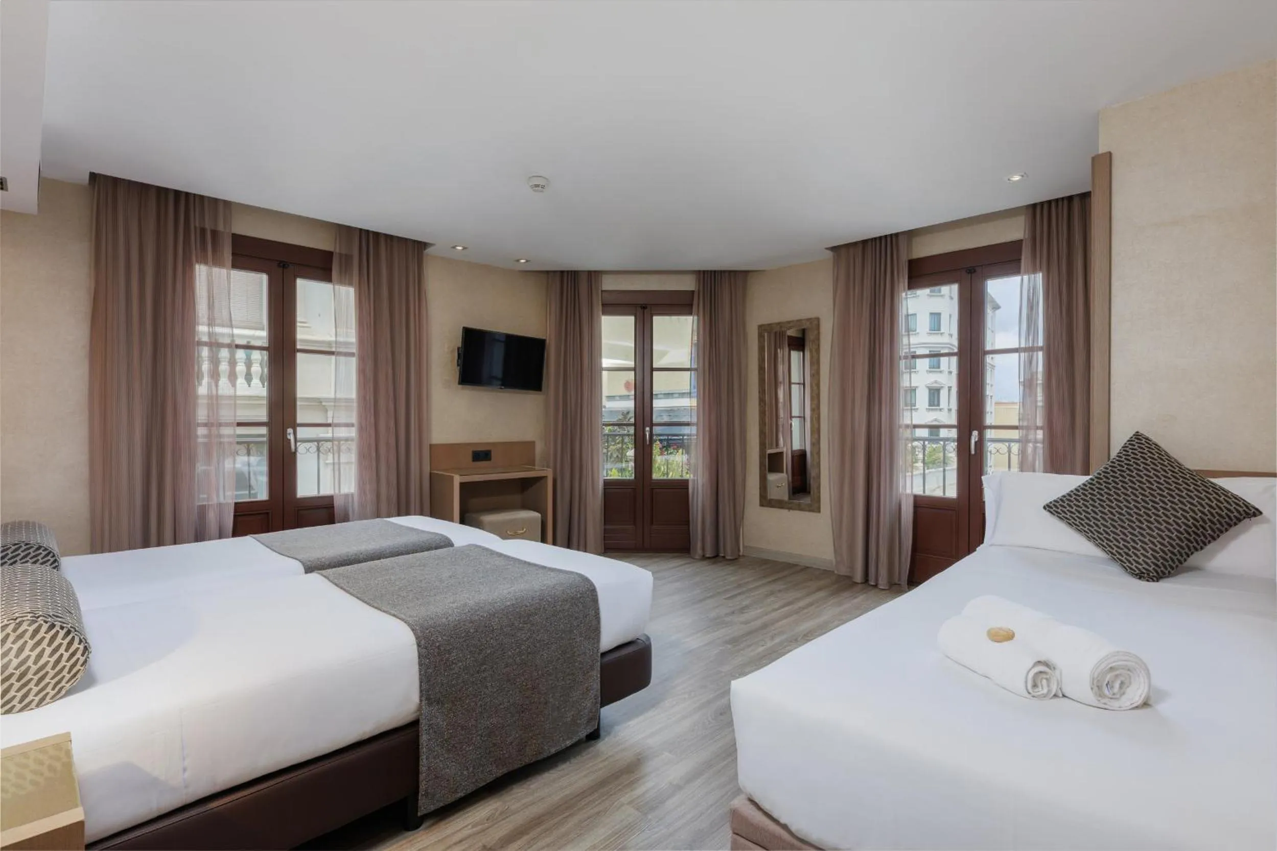 Bedroom, Bed in Hotel Suizo