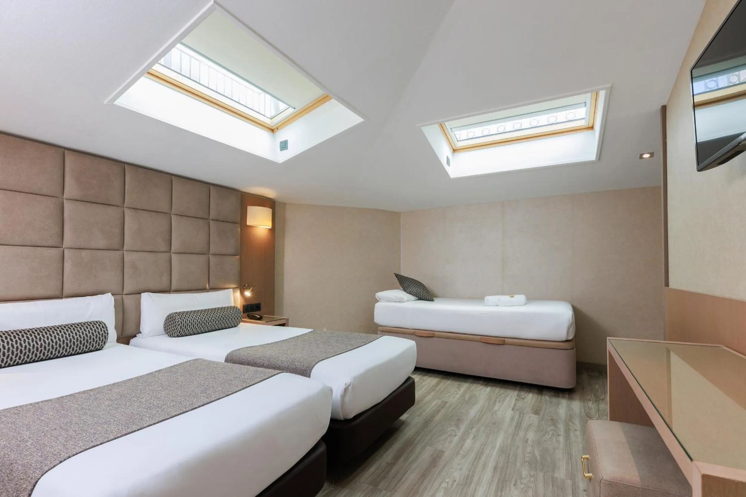 Bedroom, Bed in Hotel Suizo