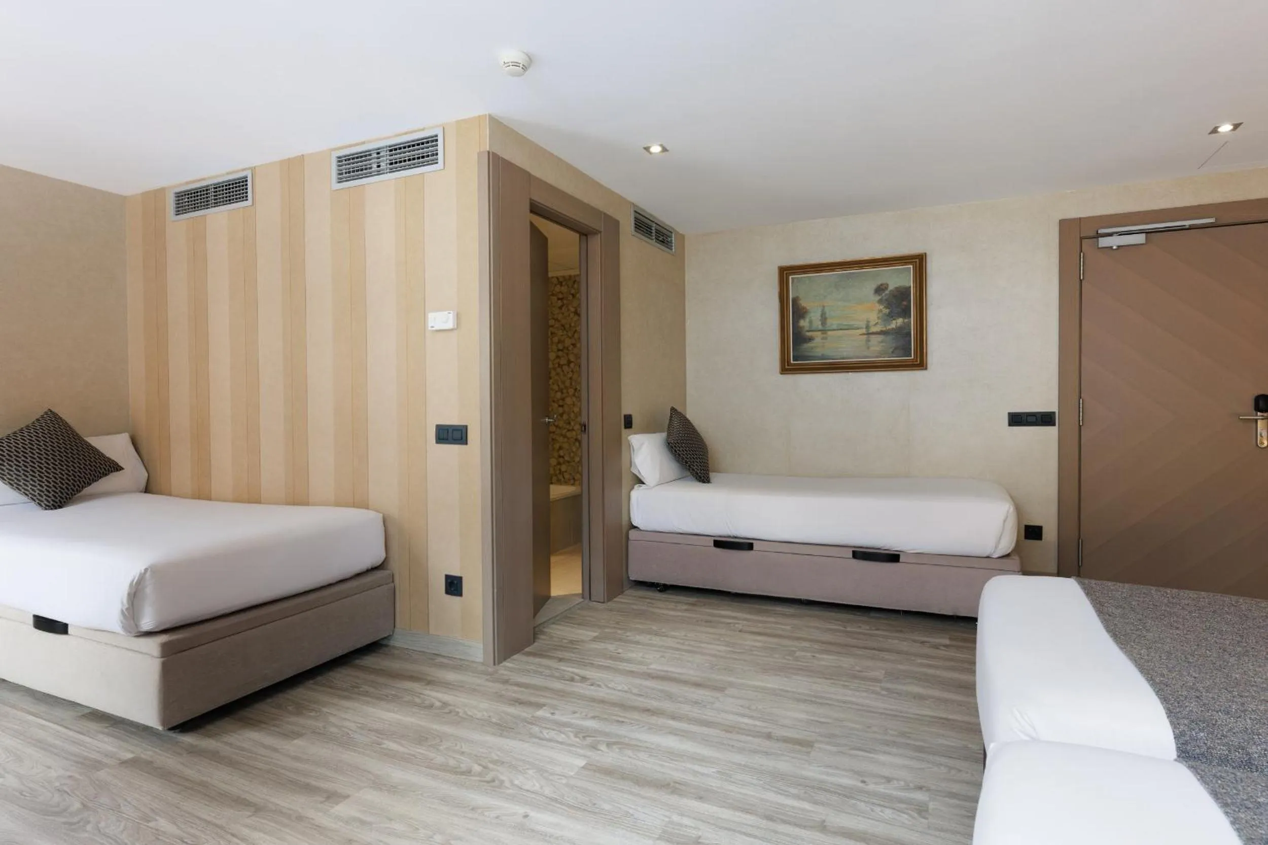 Bedroom, Bed in Hotel Suizo