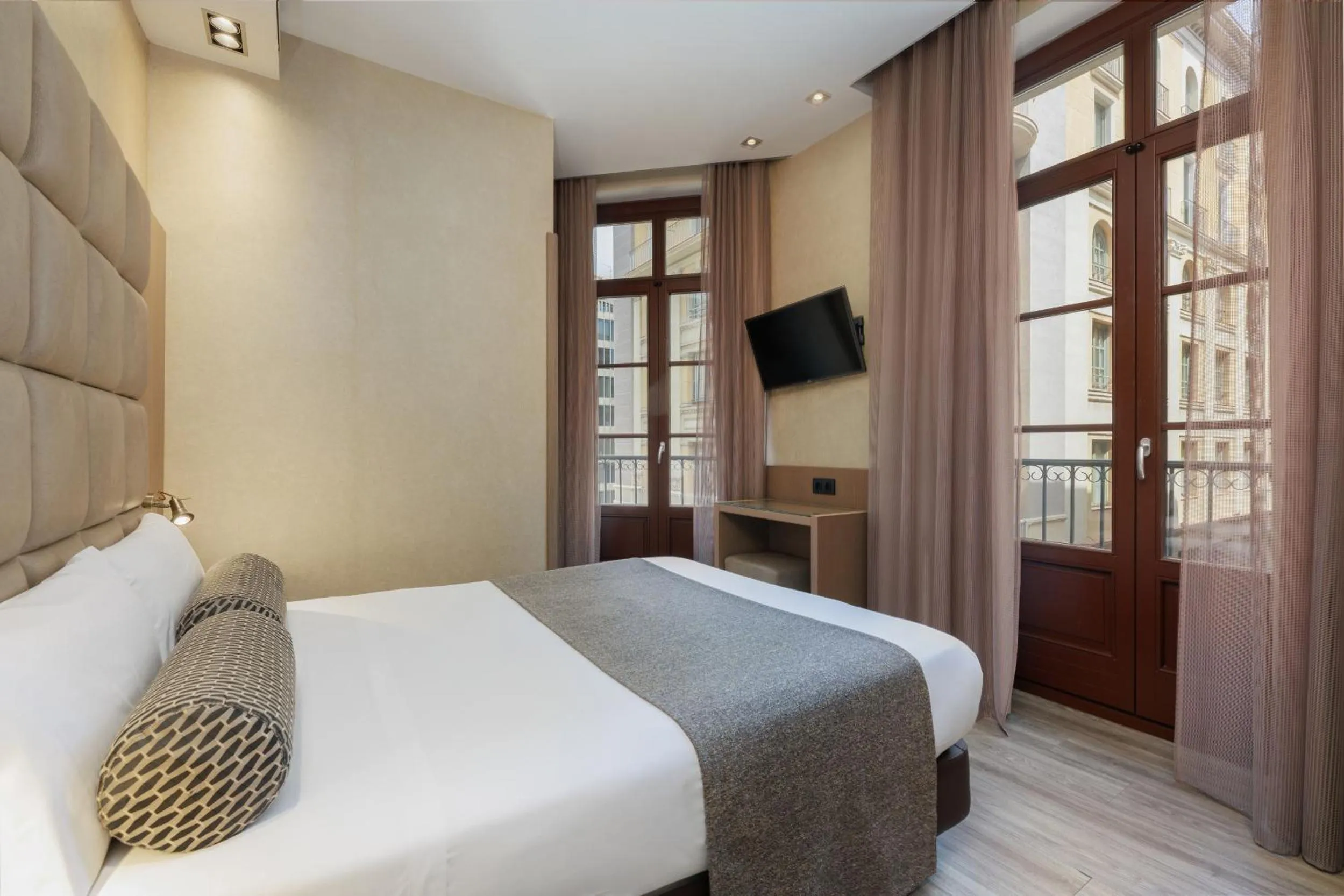 Bedroom, Bed in Hotel Suizo