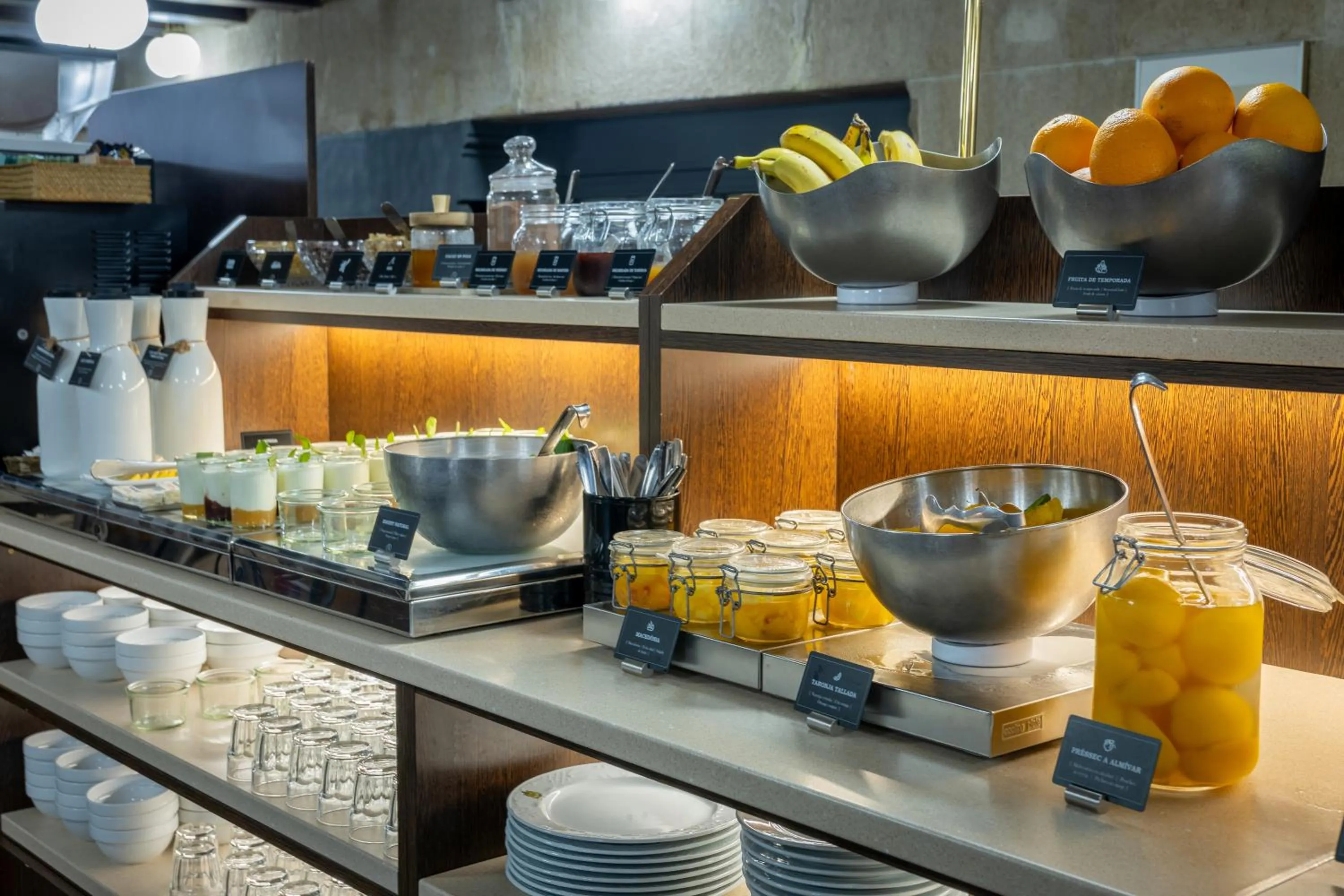 Buffet breakfast in Hotel Suizo