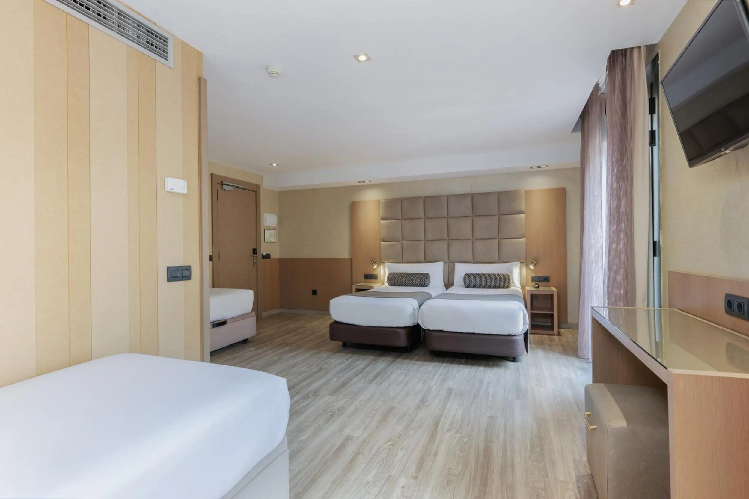 Bedroom, Bed in Hotel Suizo