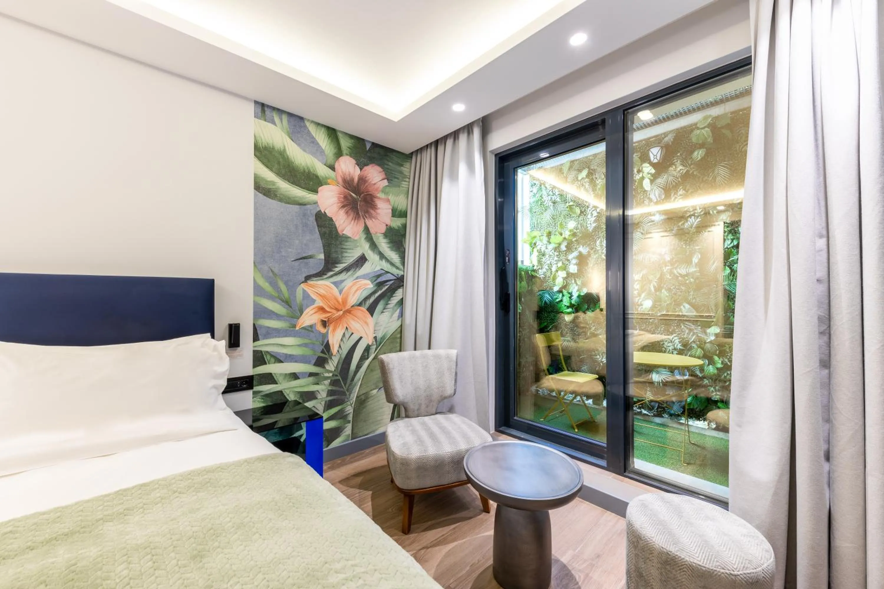 View (from property/room), Bed in Calisi Hotel