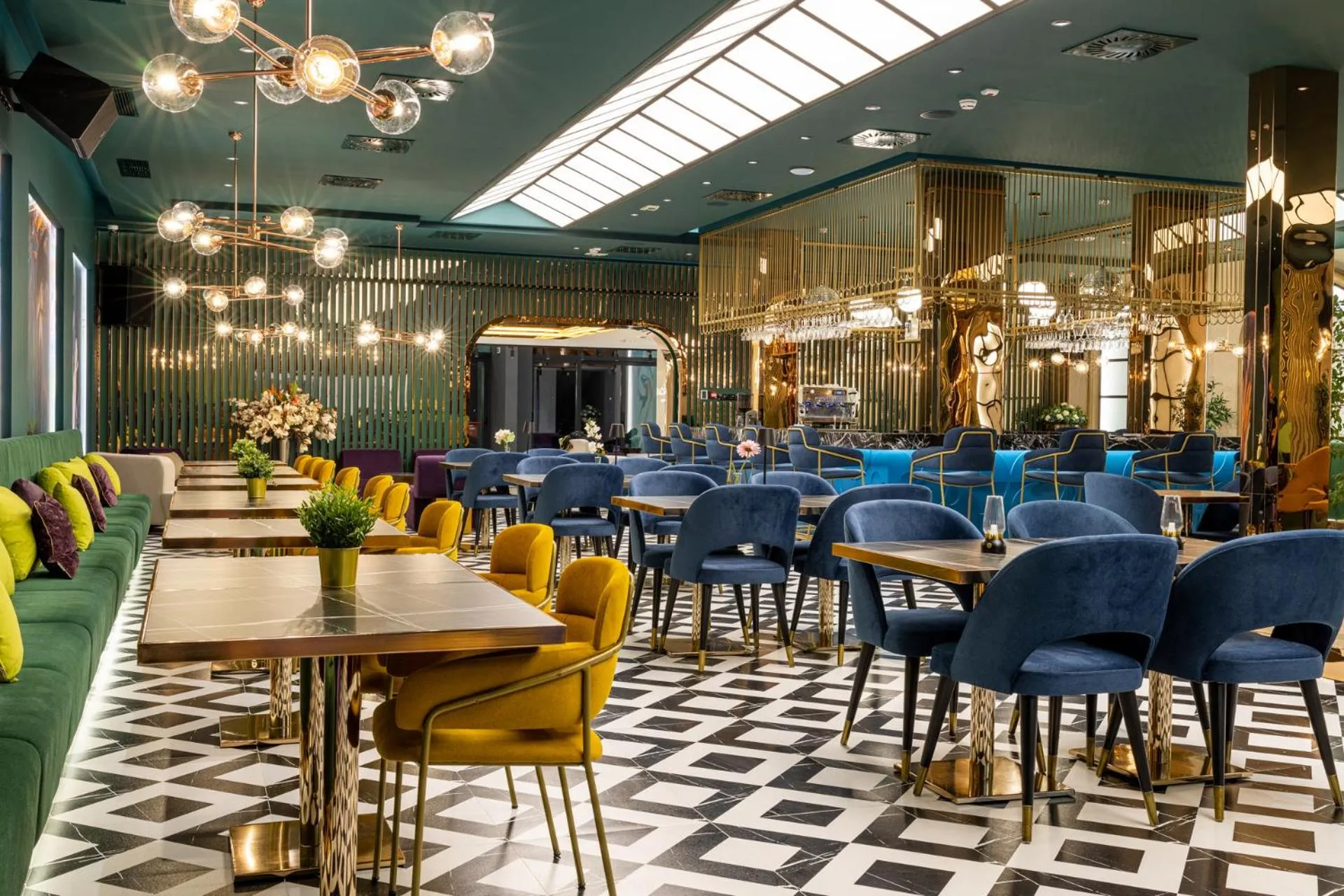 Restaurant/places to eat in Calisi Hotel