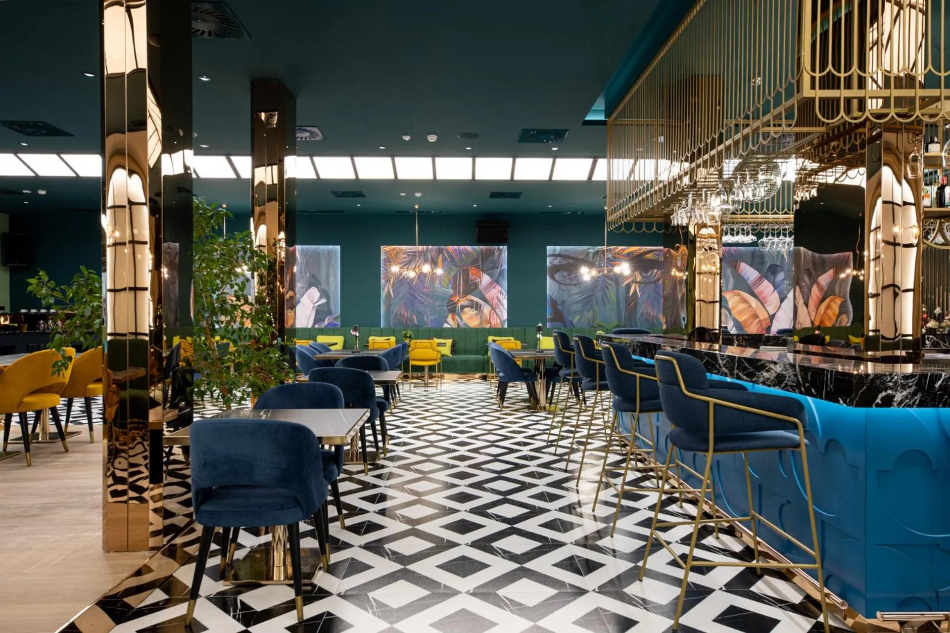 Restaurant/places to eat in Calisi Hotel